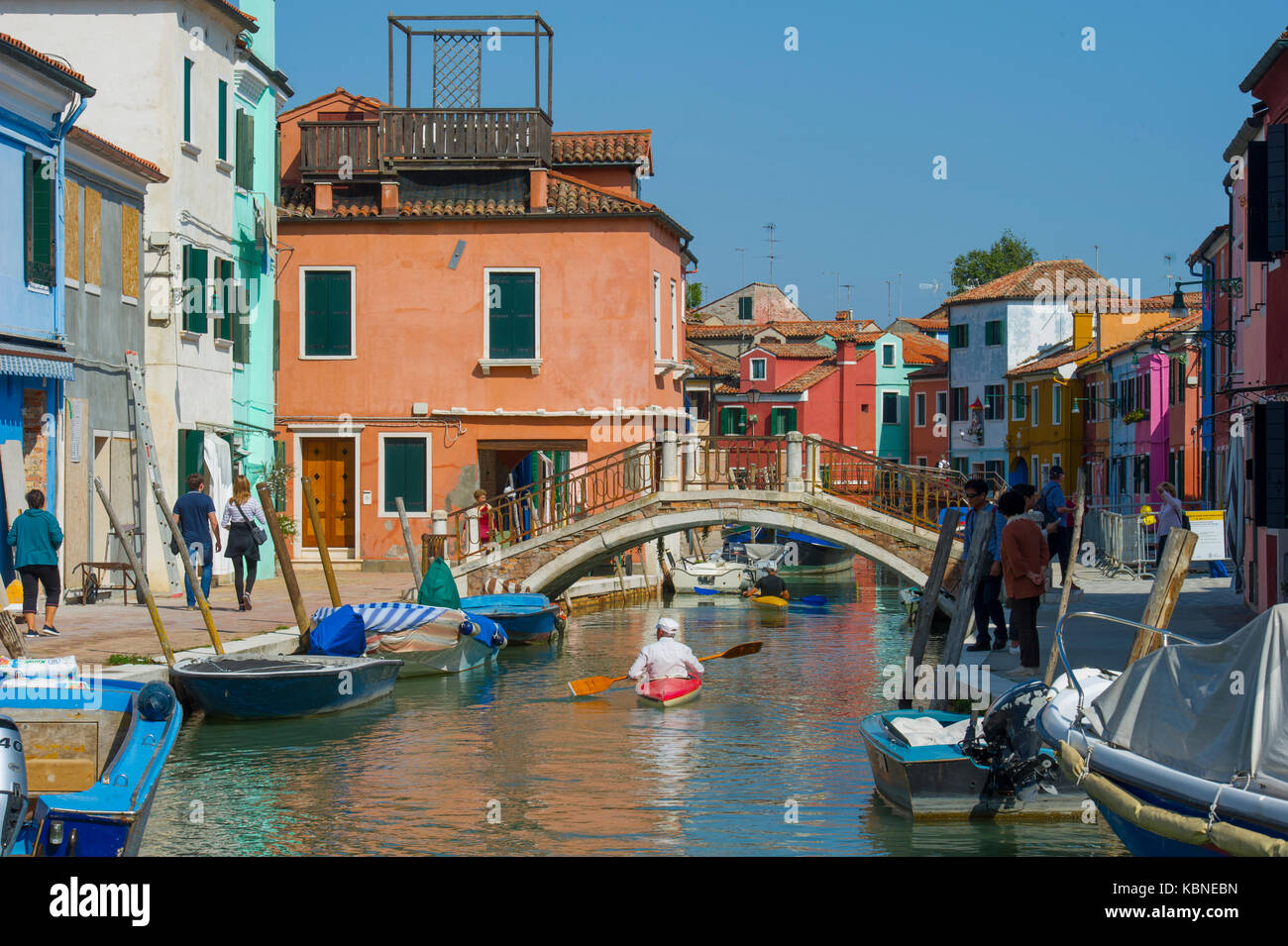 Maisons de couleur vive sur l'île de Burano à Venise Banque D'Images