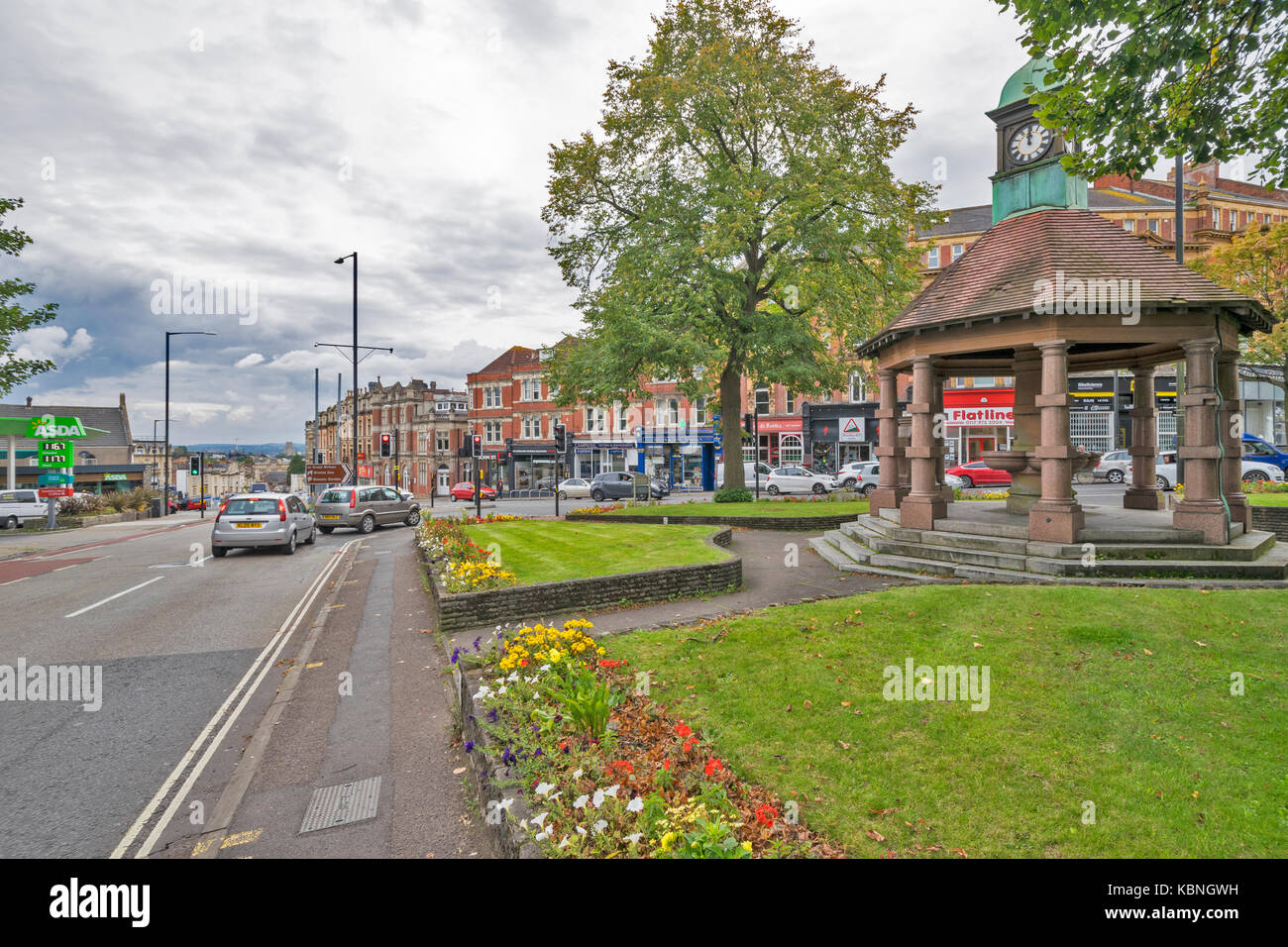Le CENTRE-VILLE DE BRISTOL EN ANGLETERRE AU ROND-POINT CAB STAND LANE GARÇON NOIR HILL VICTORIAN FONTAINE D'EAU POTABLE Banque D'Images
