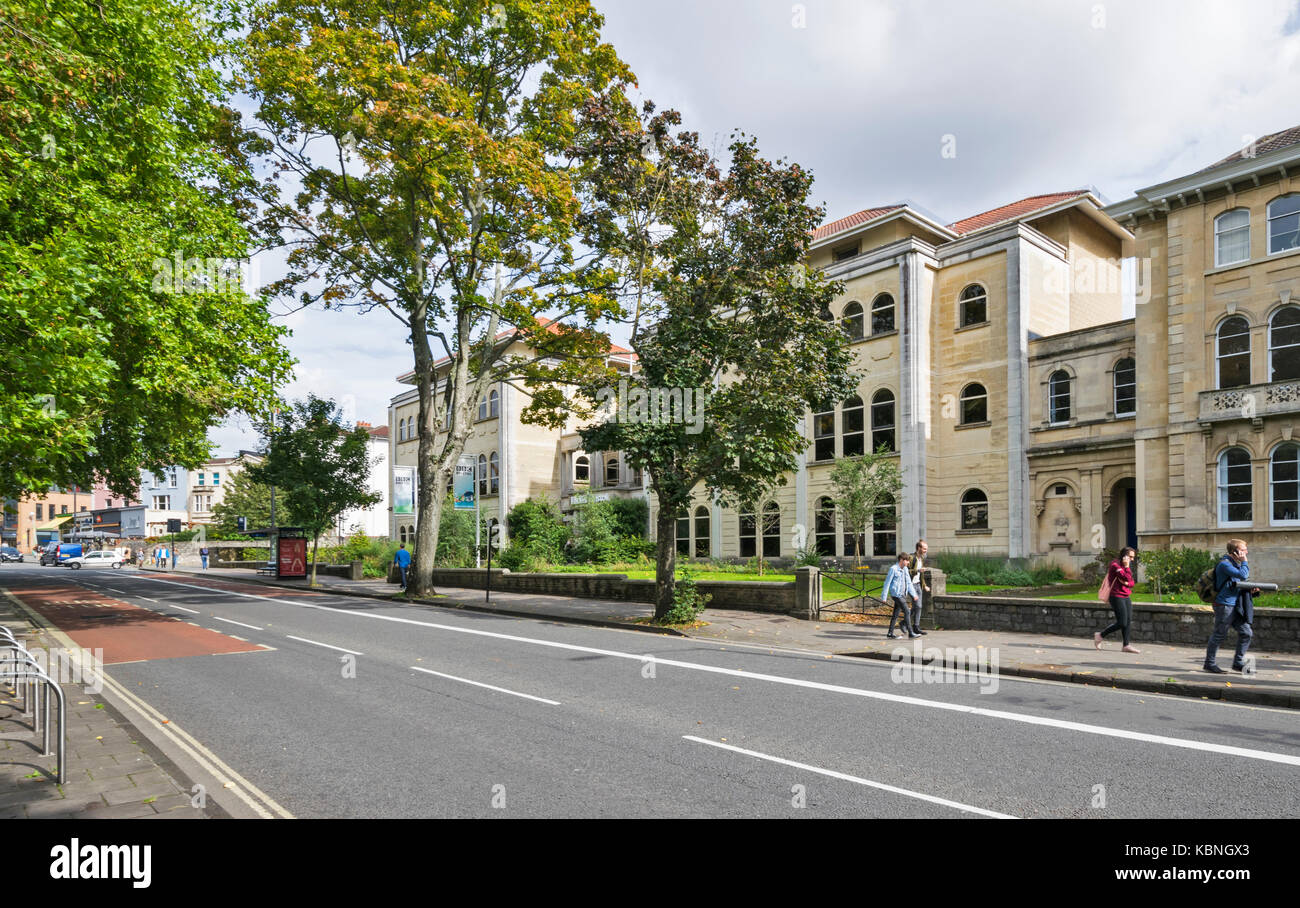 Le CENTRE-VILLE DE BRISTOL EN ANGLETERRE LE DÉBUT DE WHITELADIES ROAD ET BBC STUDIOS Banque D'Images