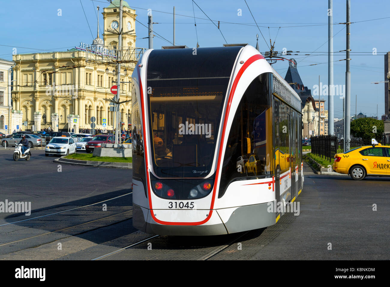 Moscou, Russie - le 25 septembre. 2017. moderne de tram jusqu'à proximité de la gare de Leningrad Banque D'Images