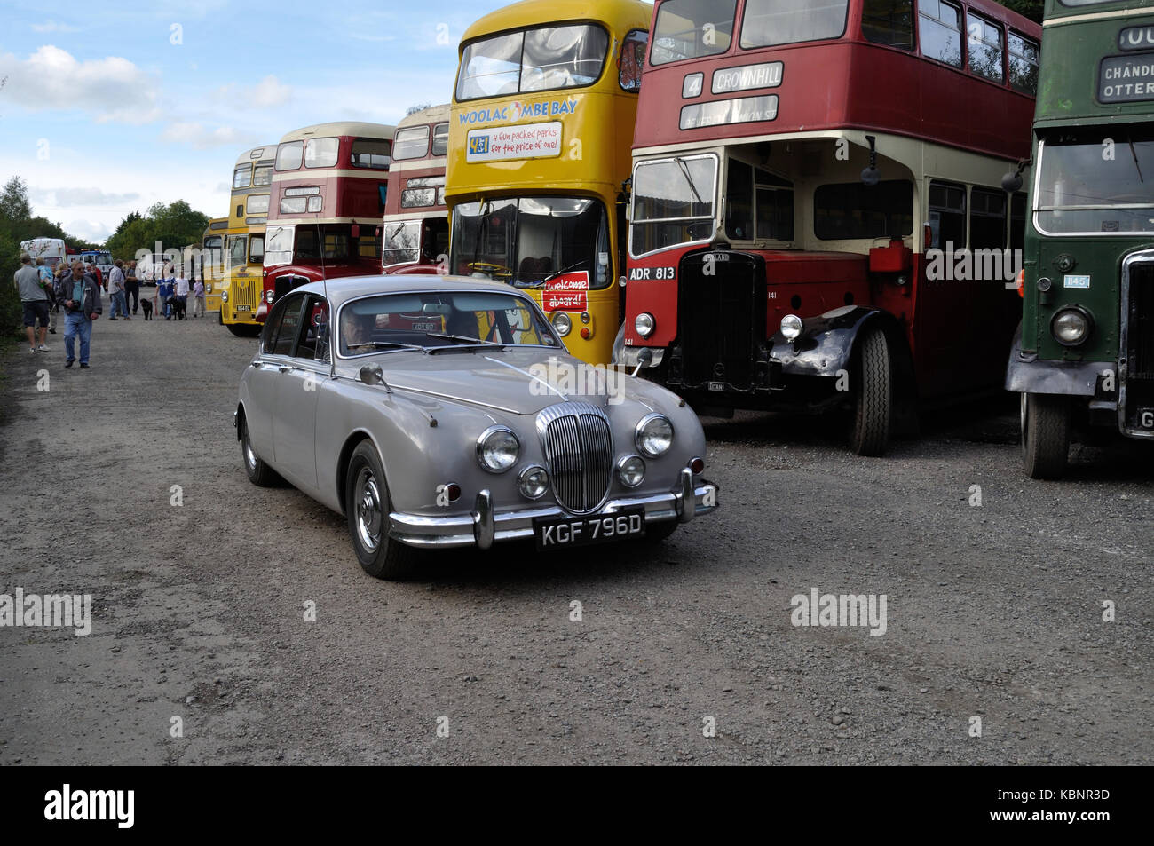 Cette Daimler 2.5 V8 était un visiteur à l'ouest de l'Angleterre Collection Transport Journée portes ouvertes près de Winkleigh, Devon, le 6 octobre 2013. Banque D'Images