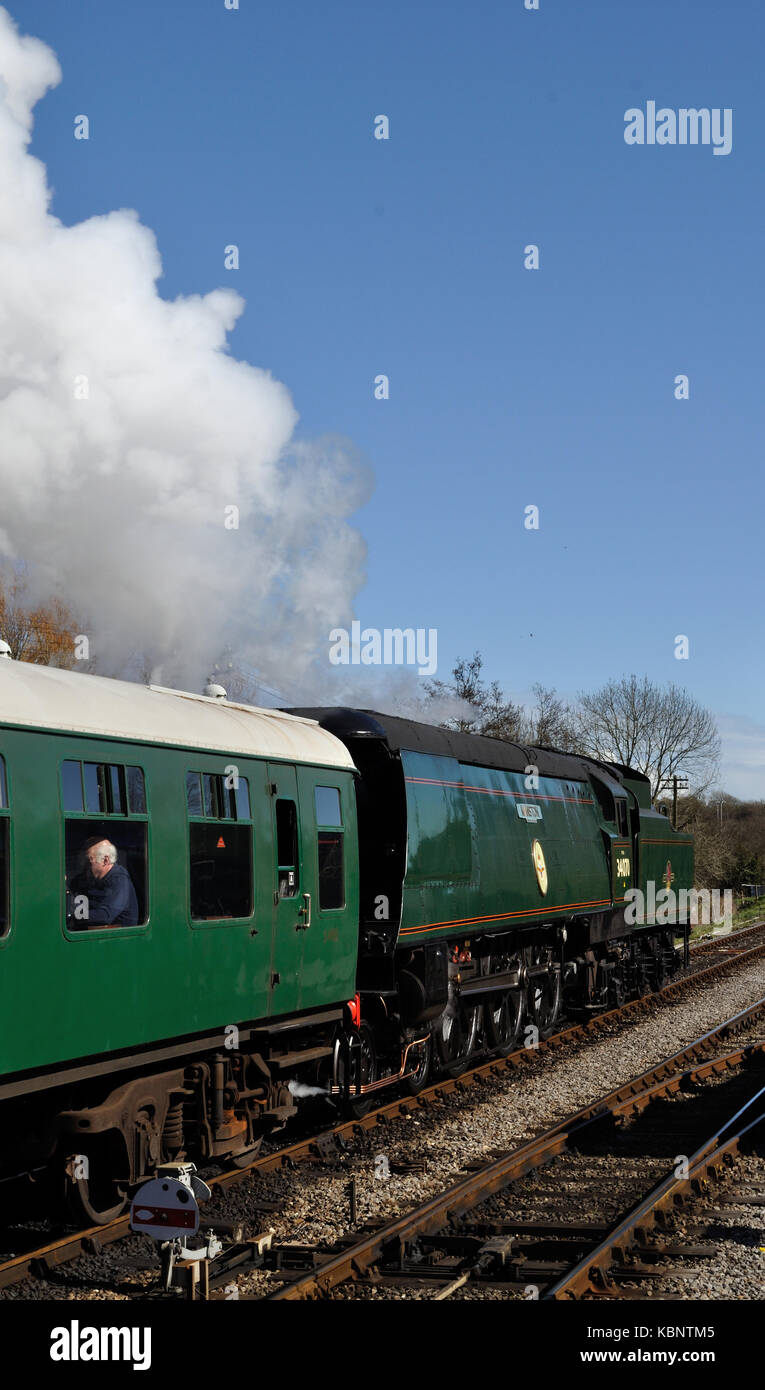 Bataille d'Angleterre n° du Pacifique 34070 feuilles Manston Corfe Castle station sur le chemin de fer Swanage dans le Dorset Banque D'Images