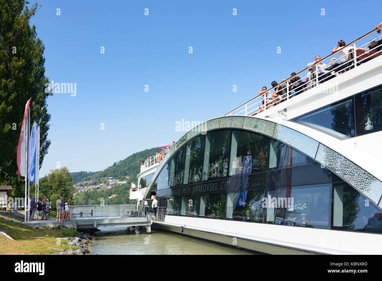 Navire de passagers fait Kristallschiff avec cristaux Swarovski à la jetée à Kasten au Danube, Vichtenstein, Donau, Oberösterreich, Autriche, Autriche Banque D'Images