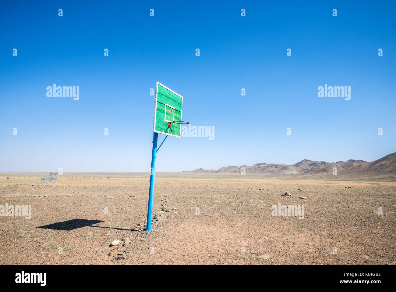 Panier de basket-ball dans des prairies de la Mongolie Banque D'Images
