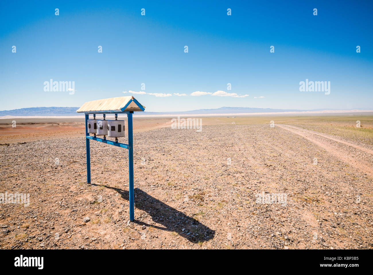 Prière bouddhiste de la batterie dans la Mongolie de prairie Banque D'Images