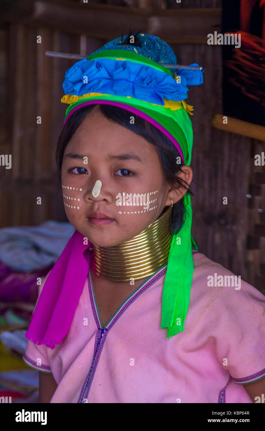 Portrait de jeune fille de la tribu kayah state kayan en myanmar Banque D'Images