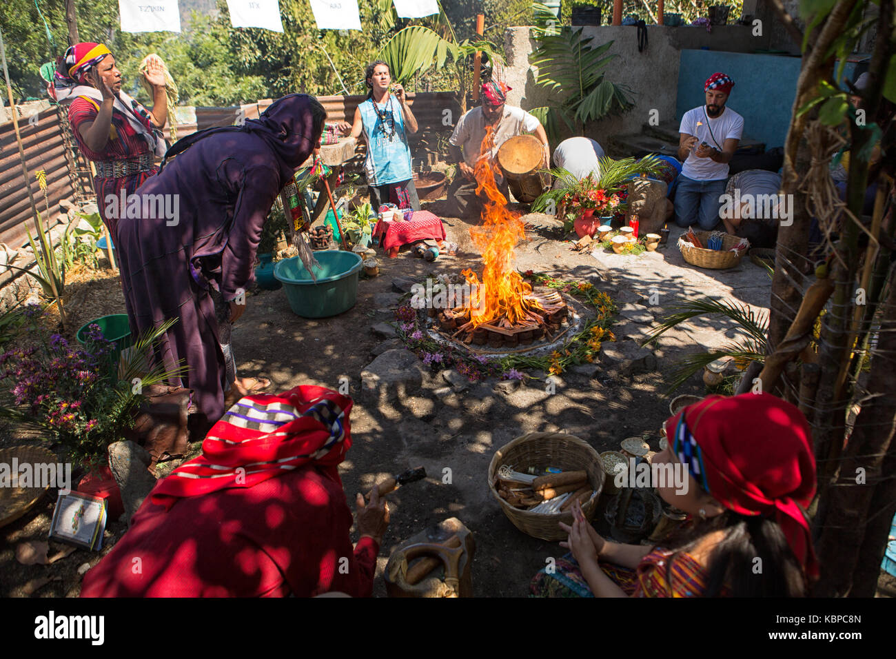 Fire ritual shaman Banque de photographies et d'images à haute résolution -  Alamy