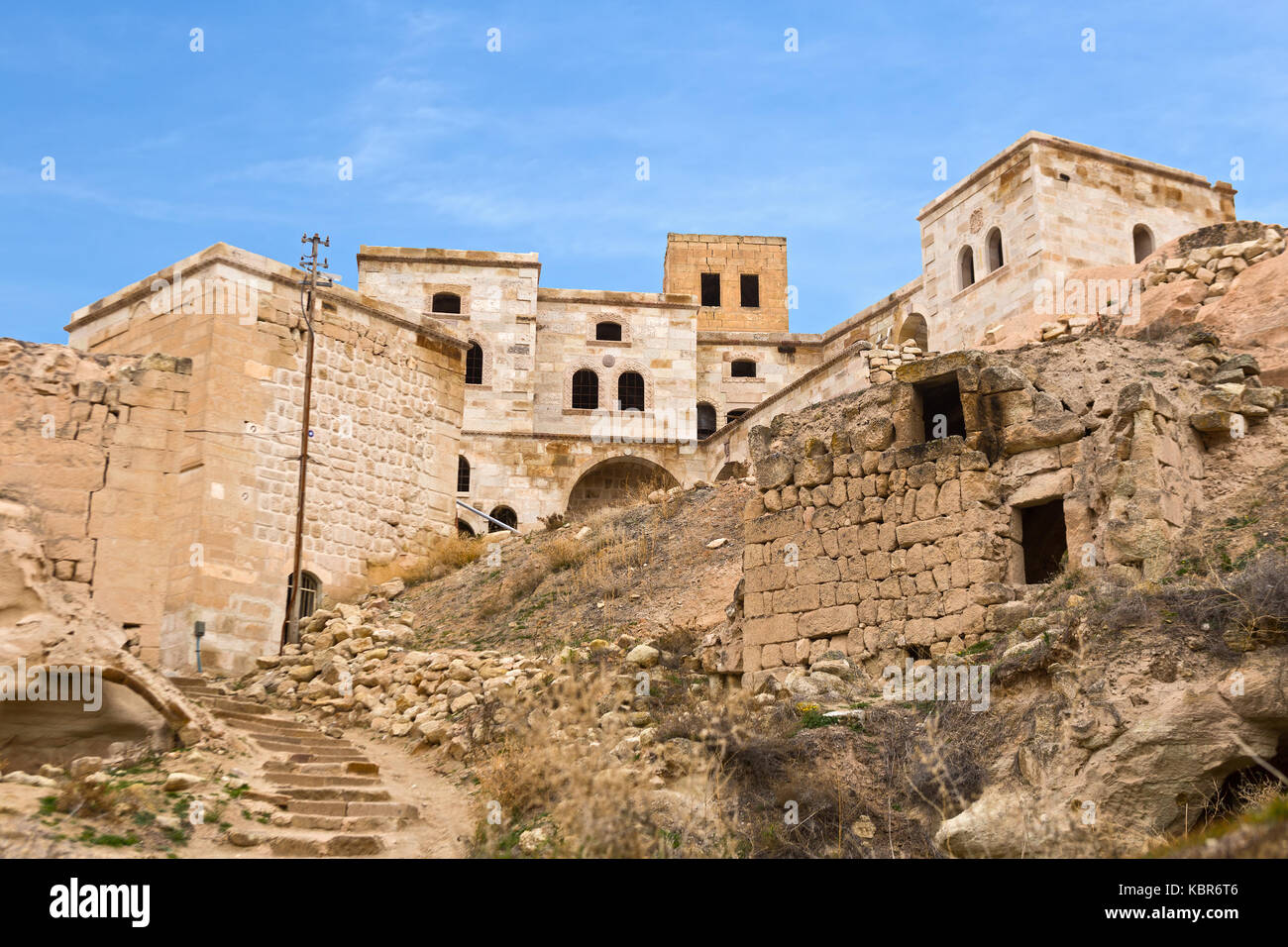 Ville grotte déserte à cavusin, Cappadoce, Turquie Banque D'Images