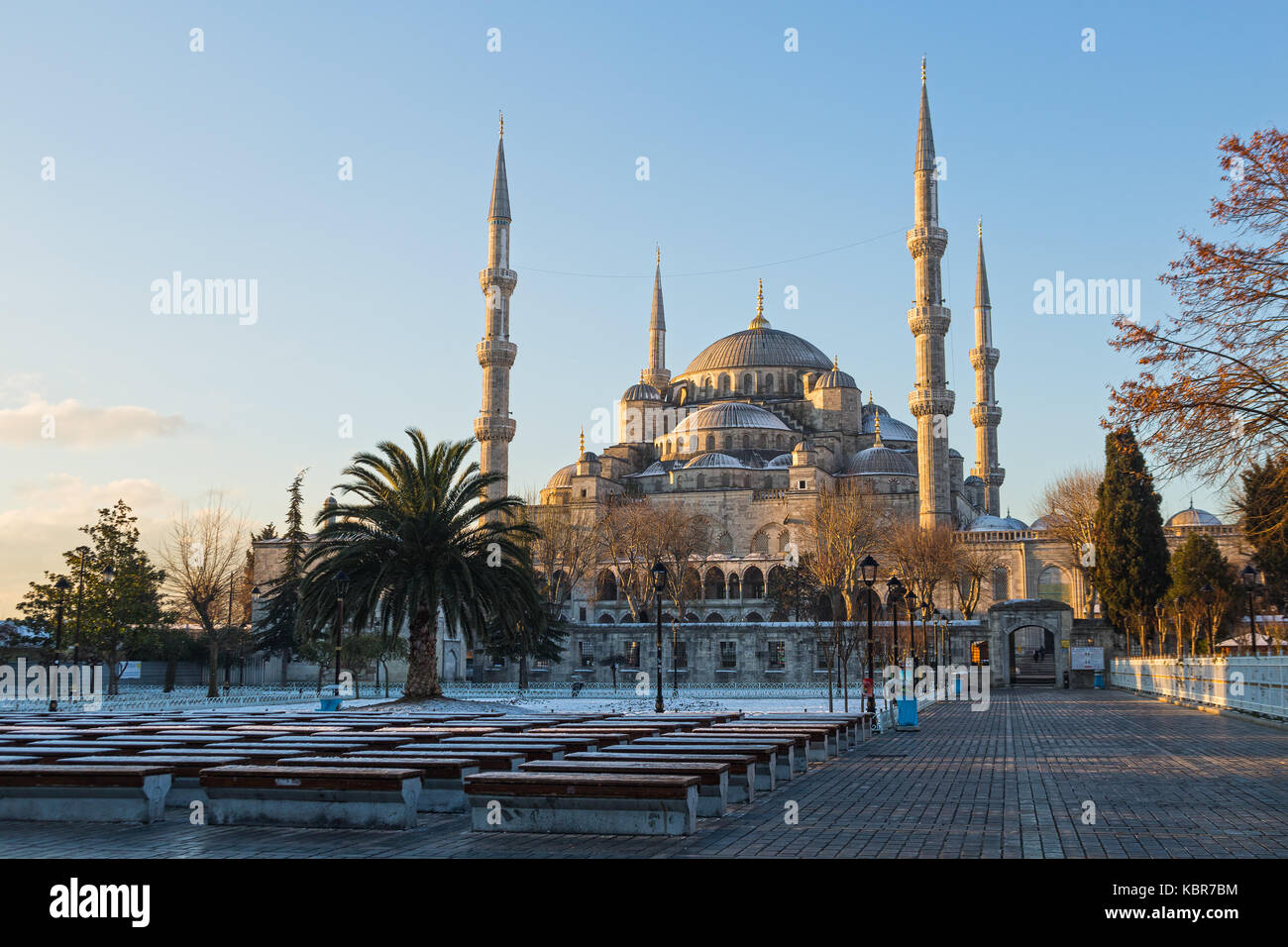 Mosquée Sultan Ahmed (mosquée bleue) à Istanbul, Turquie, à l'aube d'un matin d'hiver Banque D'Images