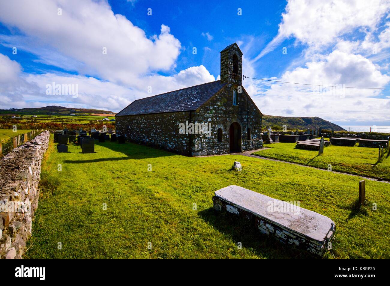L'église Saint-Maelrhys à Porth Ysgo Banque D'Images