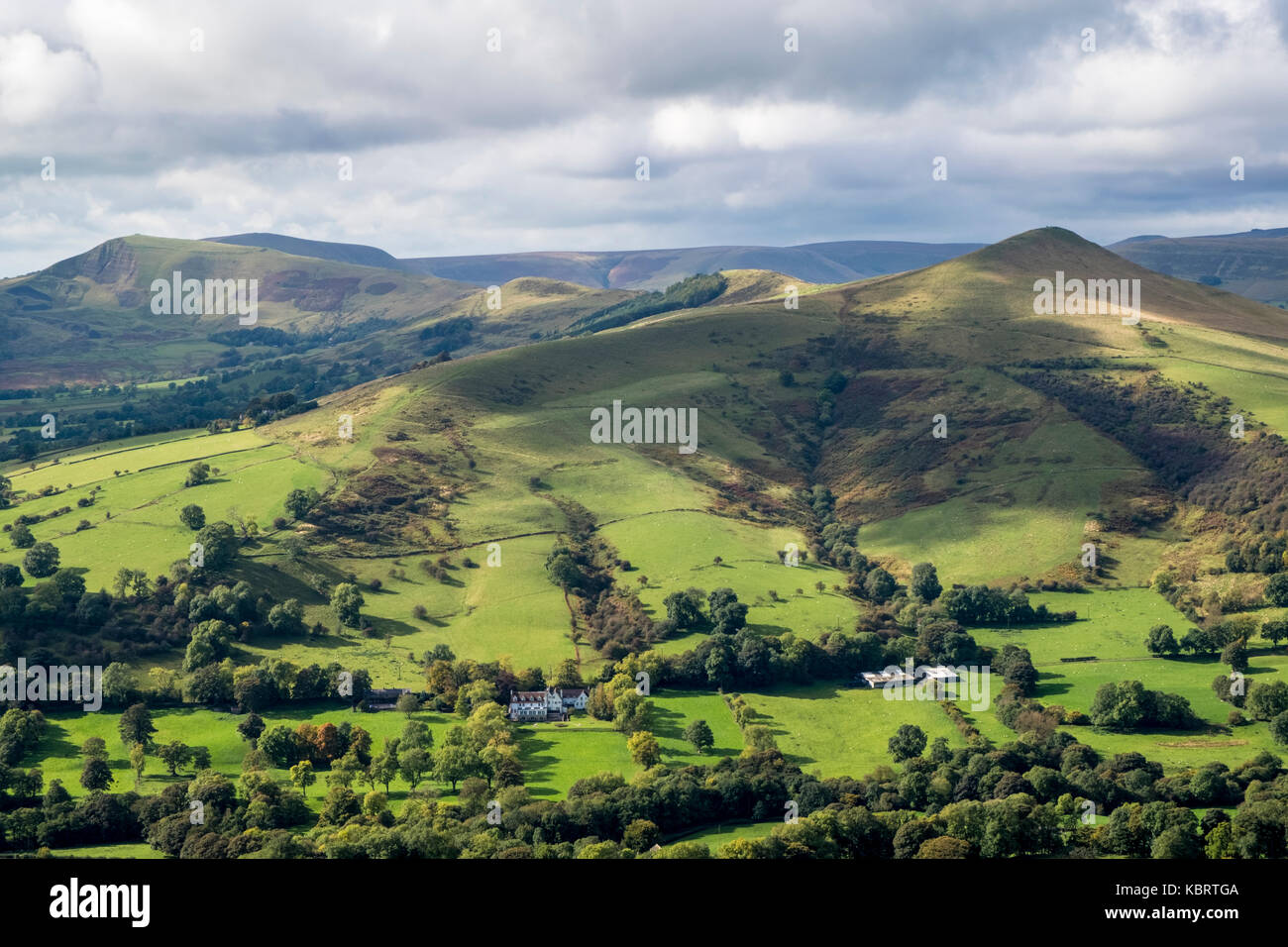 Paysage du Derbyshire. Perdre Hill et le grand Ridge en automne. Le Derbyshire, Dark Peak, Peak District National Park, Angleterre, RU Banque D'Images