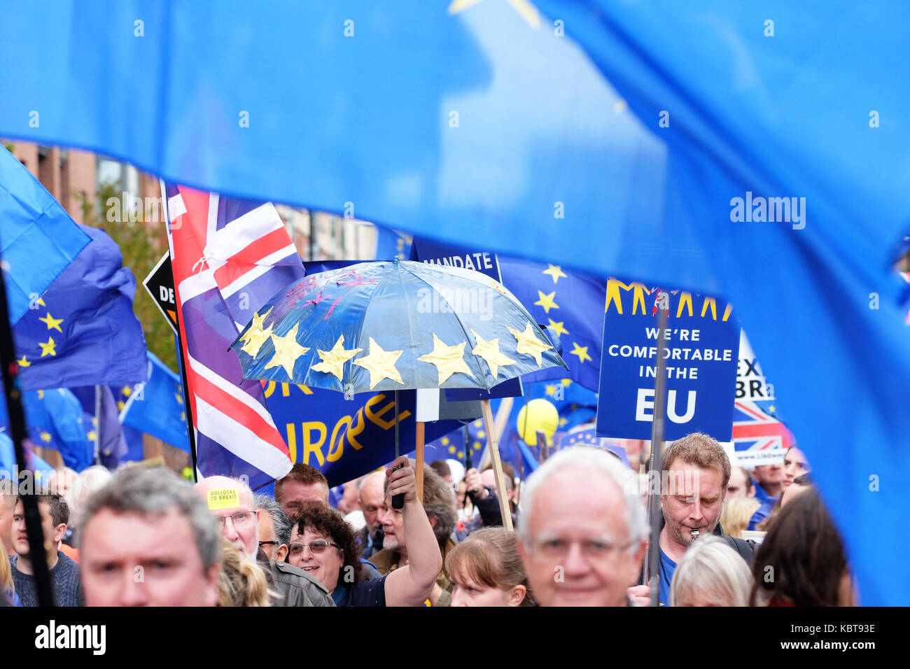 Brexit arrêt mars, le centre-ville de Manchester, le dimanche 1er octobre 2017 - grande protestation des milliers de supporters à travers le brexit arrêt centre ville de Manchester, le jour d'ouverture du congrès du parti conservateur. Steven mai / alamy live news Banque D'Images