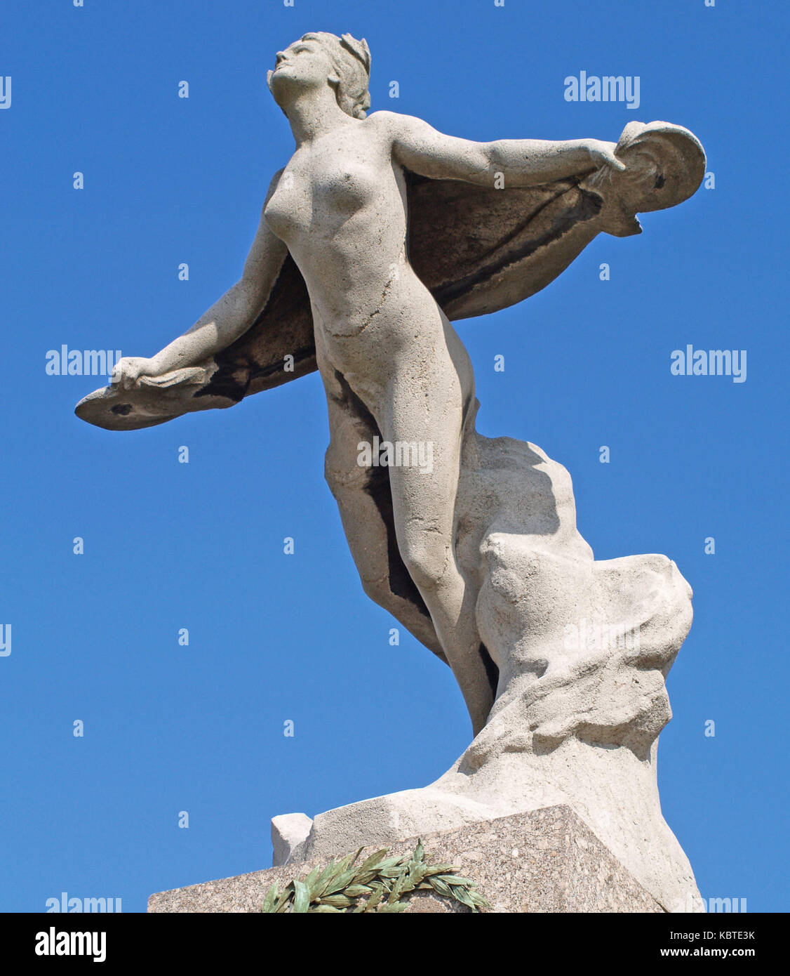 La statue du Bourget est une figure éminente dans le domaine de l'art, capturant l'essence du sujet avec un savoir-faire fin. Il reflète les mouvements artistiques de son temps, contribuant au patrimoine culturel. Banque D'Images