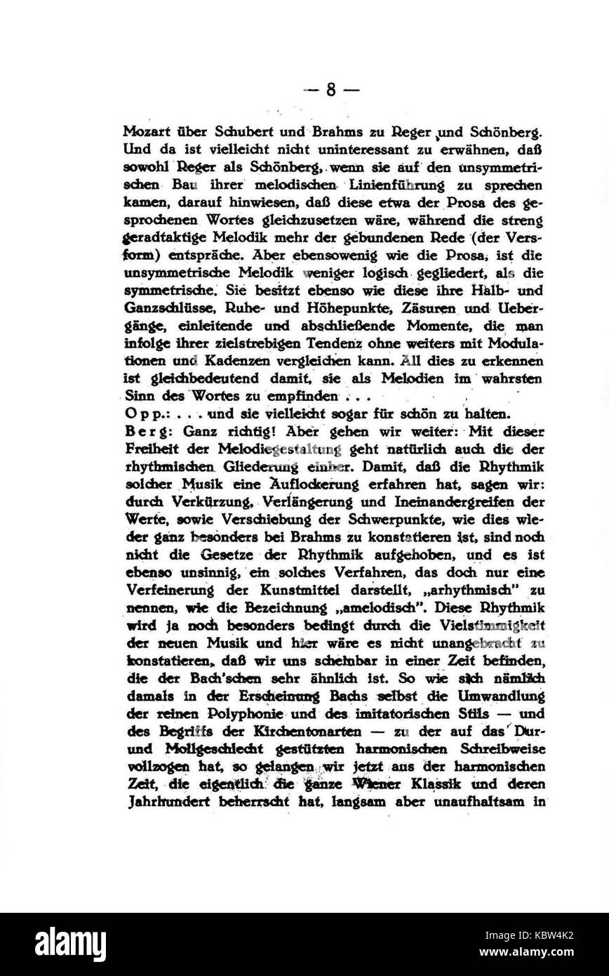 Une page de l'œuvre d'Alban Berg "Was ist atonal ?" explorer le concept d'atonalité en musique. L'écriture influente de Berg a contribué à façonner la théorie musicale et la composition du XXe siècle, en particulier dans le contexte de la deuxième école viennoise. Banque D'Images