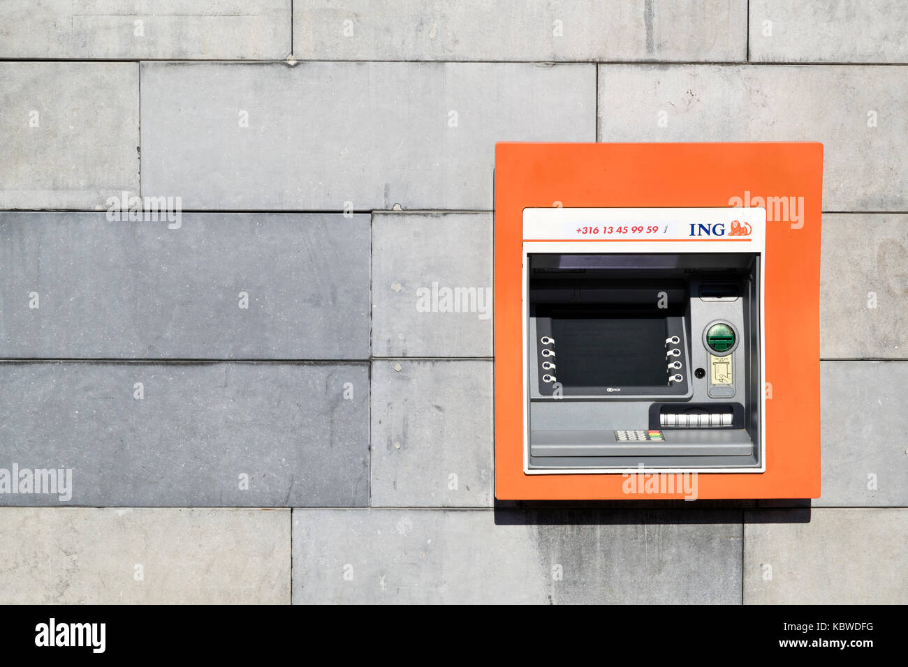 Distributeur automatique de ing ing. est une multinationale néerlandaise les services bancaires et financiers dont le siège se trouve à Amsterdam. Banque D'Images