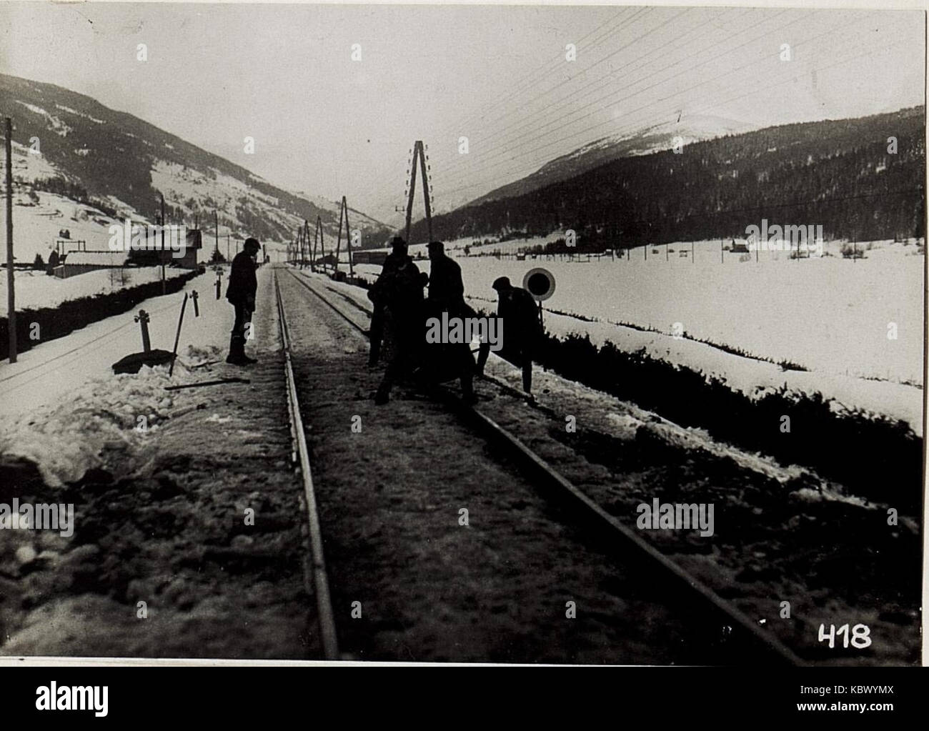 Arbeiter reparieren Die Stelle an der Bahn und zwischen Toblach Innichen, an der 30er italienischer einfiel, 28.2.1916. BildID (15580323) Banque D'Images
