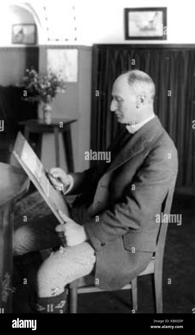 Edward Theodore Compton mit Zeichenstift Banque D'Images