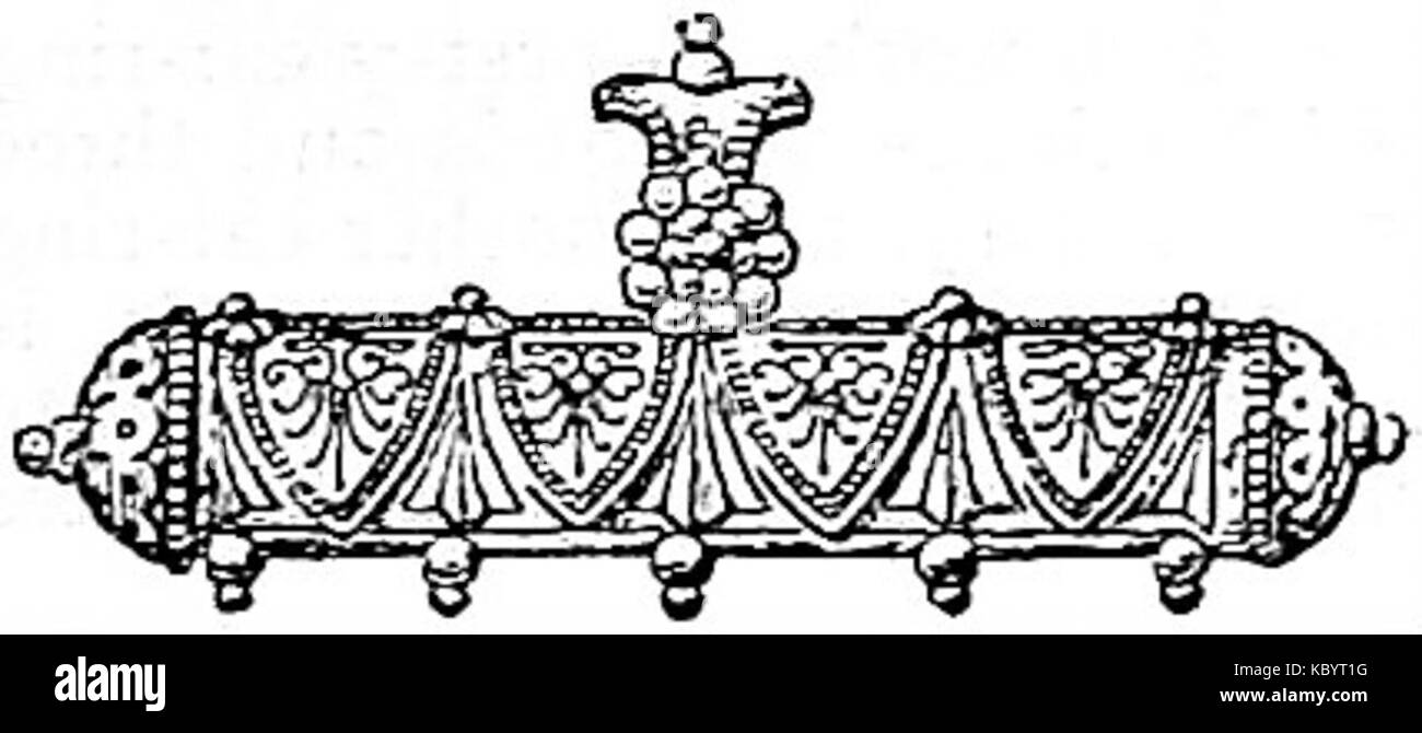 Cette image représente un pendentif grec du début du XXe siècle, mettant en valeur un ornement oblong avec des motifs complexes, représentant l'artisanat de joaillerie classique et la beauté esthétique du grec multiplié Banque D'Images