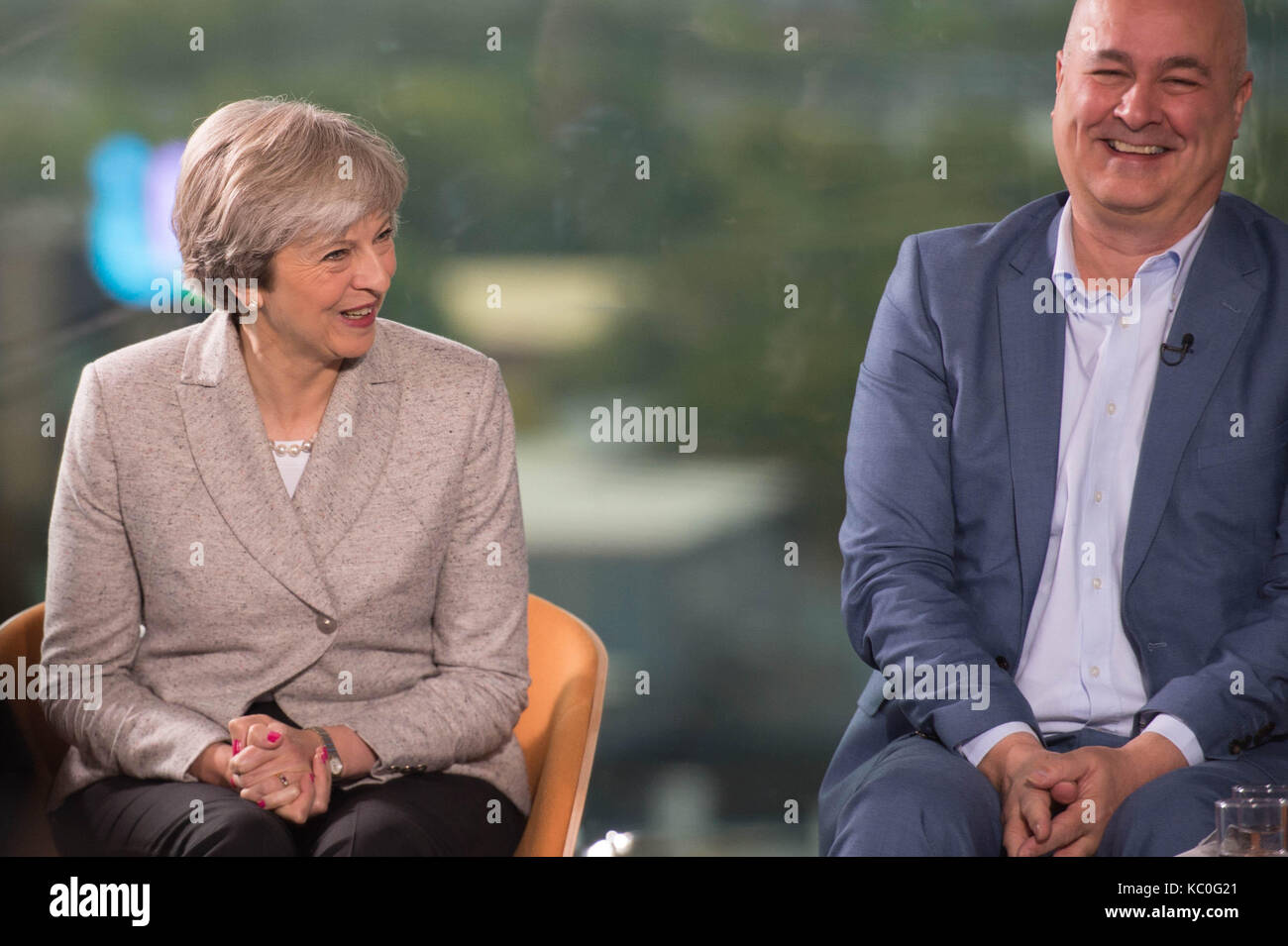 Premier ministre Theresa mai et Iain dale figurant sur la bbc one à l'actualité, l'Andrew Marr show à media city à Salford à venir du congrès du parti conservateur. Banque D'Images