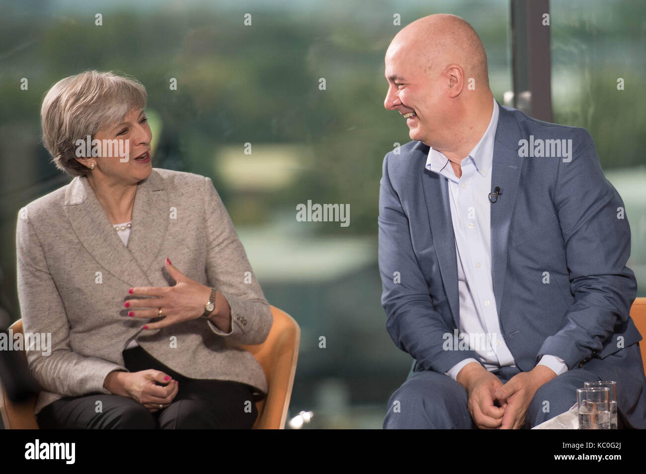 Premier ministre Theresa mai et Iain dale figurant sur la bbc one à l'actualité, l'Andrew Marr show à media city à Salford à venir du congrès du parti conservateur. Banque D'Images