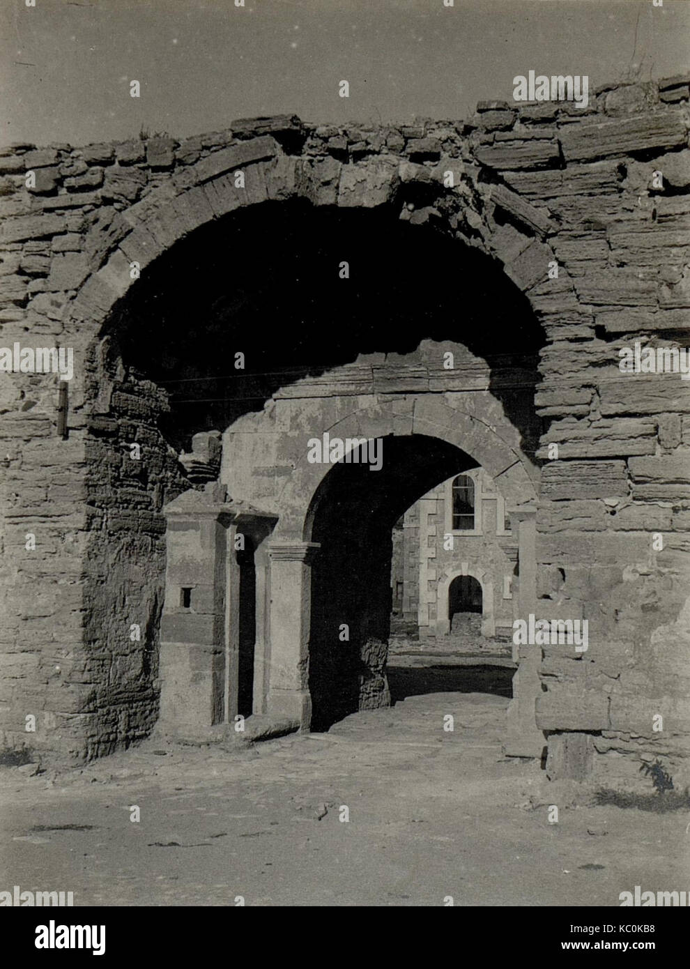 Le 'Hafen von Alexandria tROAS' fait référence à l'ancien port d'Alexandria tROAS, un site archéologique important situé dans l'actuelle Turquie. Le port était un port vital dans l'Antiquité, servant le commerce et des fins militaires. Banque D'Images