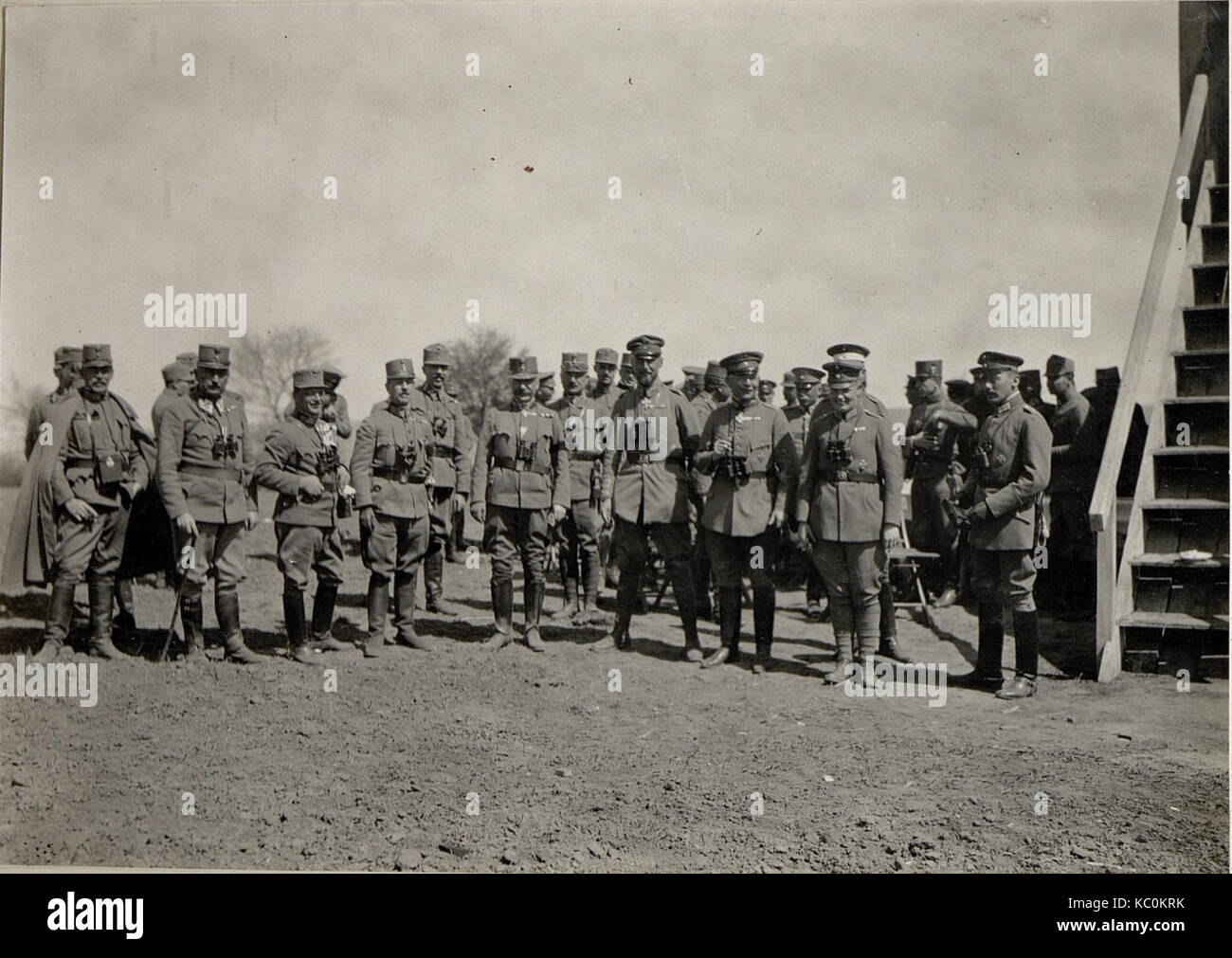 Une inspection par le prince Oskar de Prusse, présentant un événement historique à Narajow & Kinowice. L'image offre un aperçu des devoirs militaires ou royaux pendant l'ère prussienne. Banque D'Images