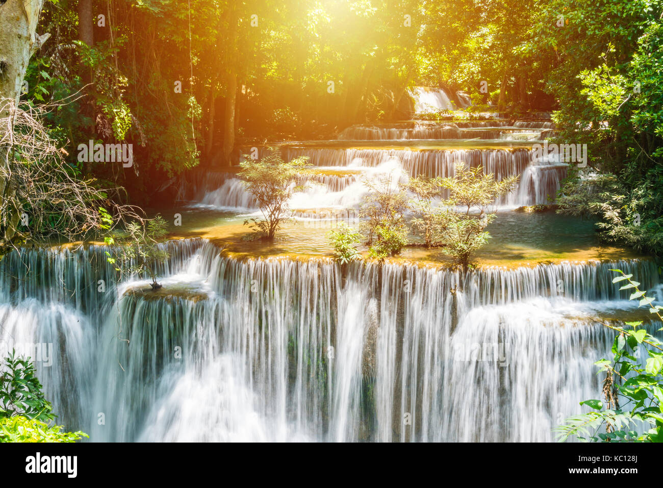 Cascade de Huay mae khamin khuean srinagarindra parc national à Kanchanaburi Thaïlande Banque D'Images