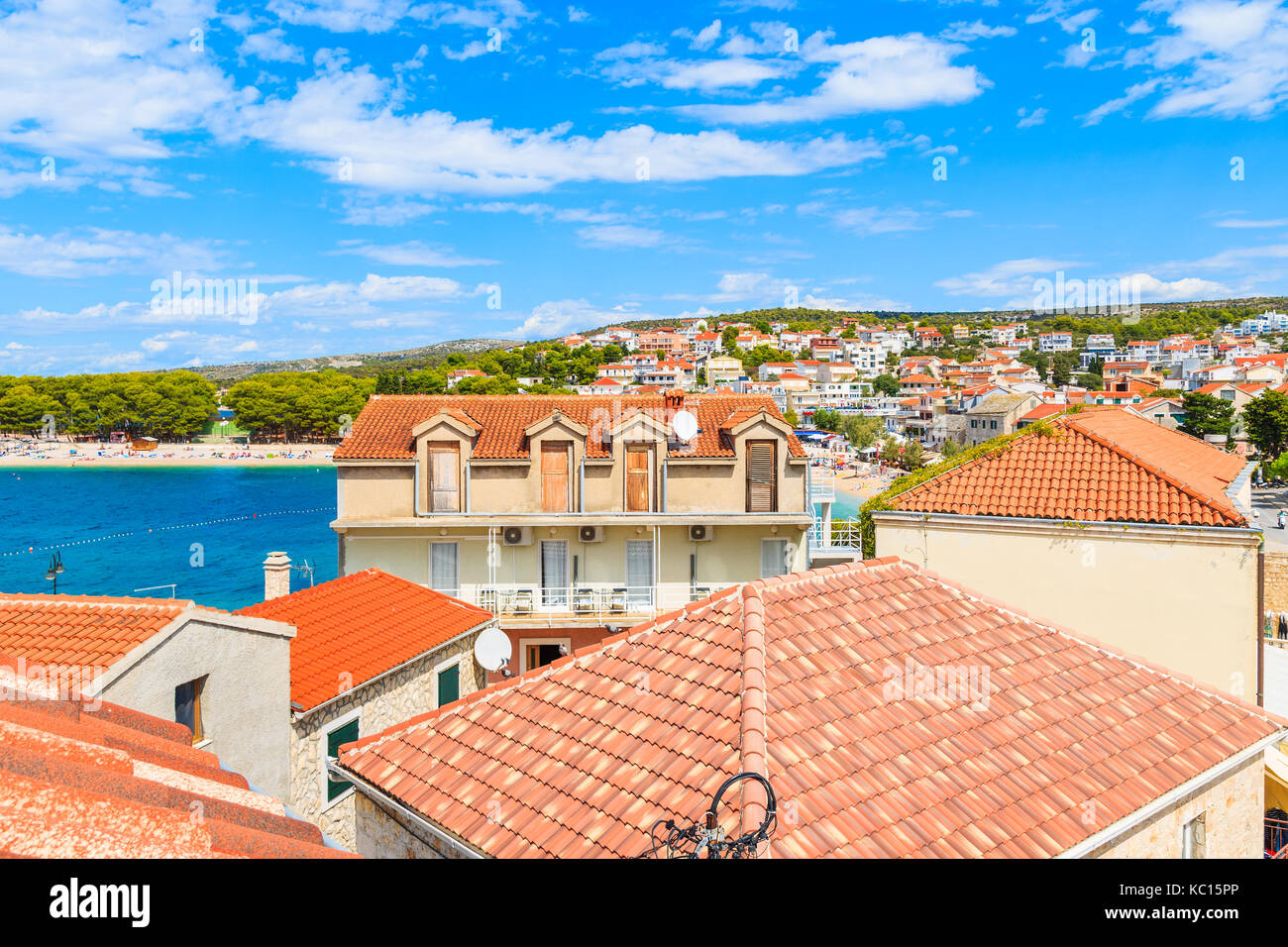 La vieille ville de Palma et la mer depuis le toit de tuiles rouges, Dalmatie, Croatie Banque D'Images