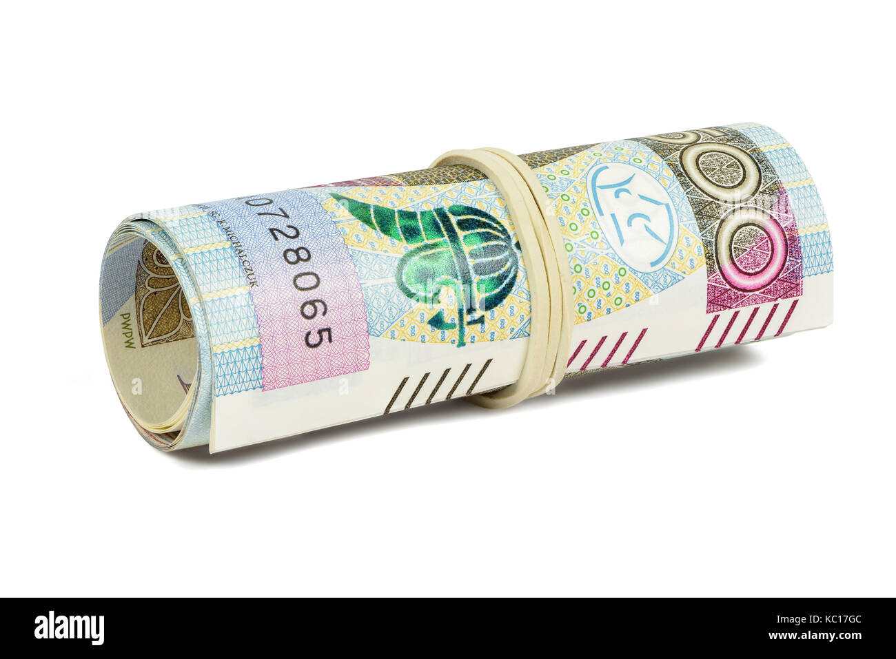 Billets de 500 polonais pln roulé avec du caoutchouc isolé sur fond blanc avec clipping path Banque D'Images