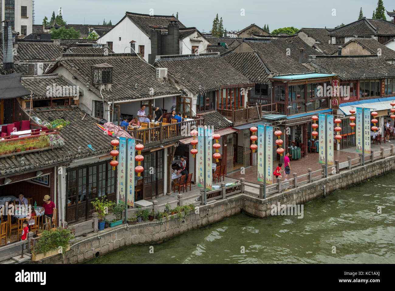 Restaurants en bord de rivière sur la rivière caogang, qingpu, Chine Banque D'Images