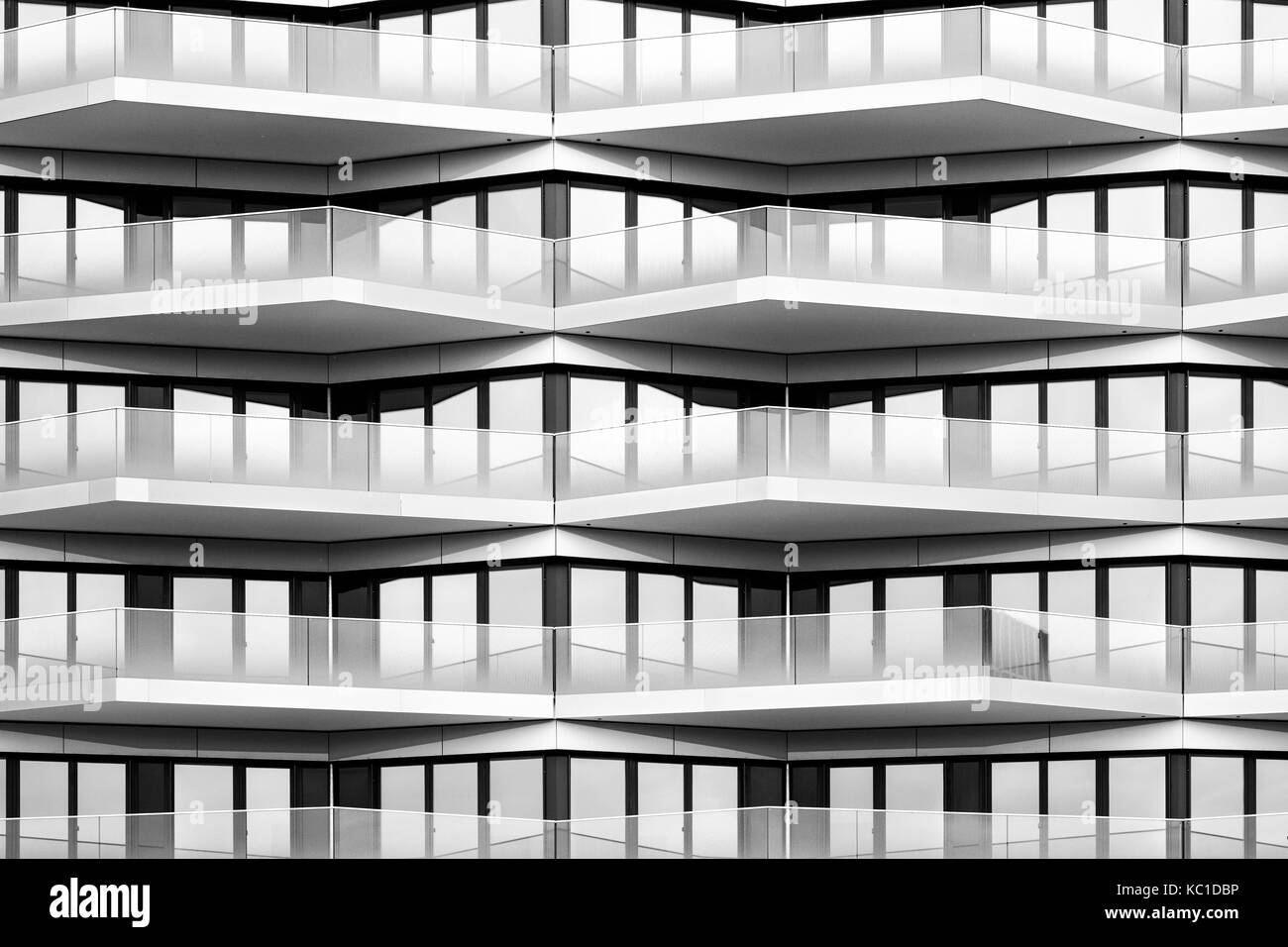 L'architecture moderne, la façade de l'immeuble noir et blanc Banque D'Images