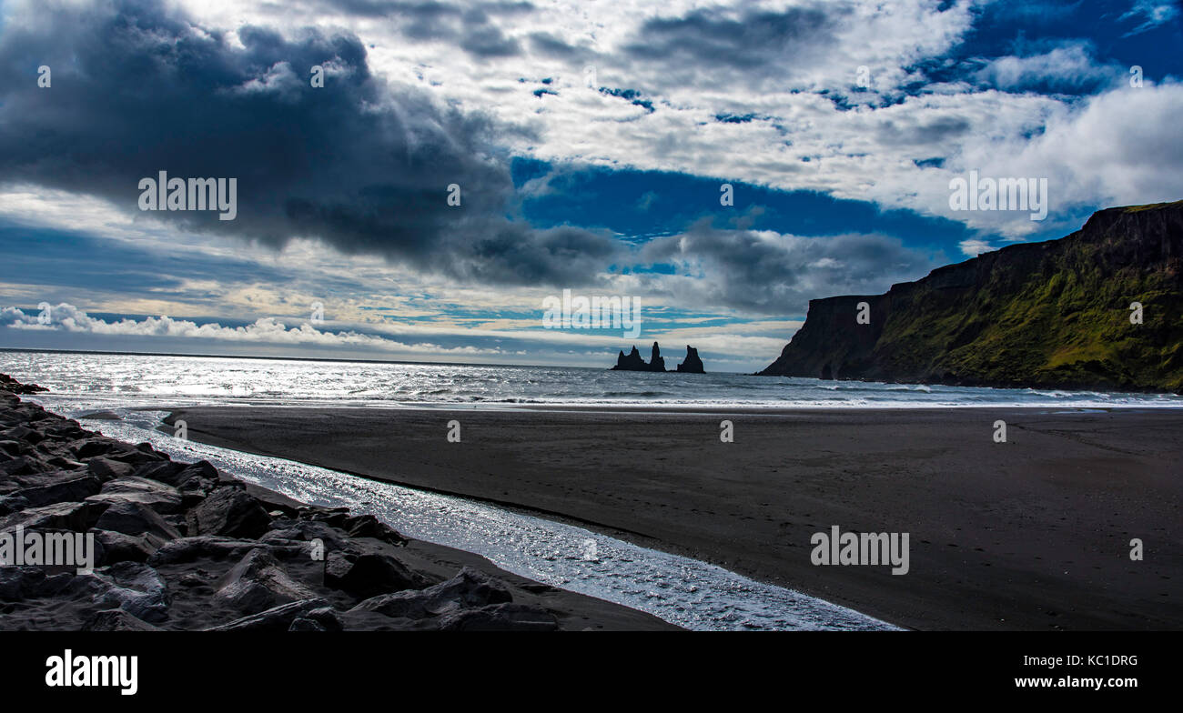 Plage de sable noir, Vik, Islande Banque D'Images