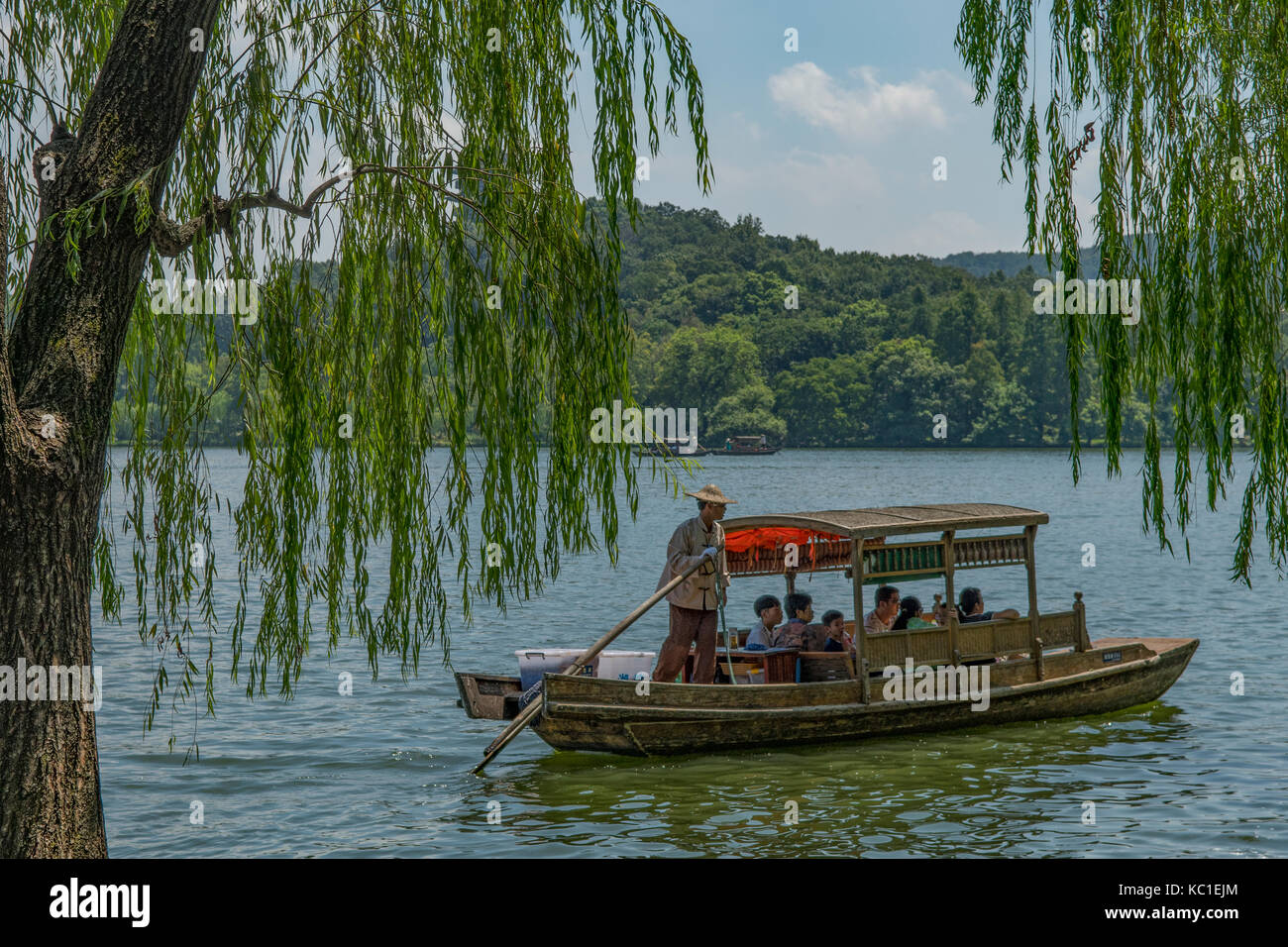 Croisière en sampan sur le lac ouest, Hangzhou, Chine Banque D'Images