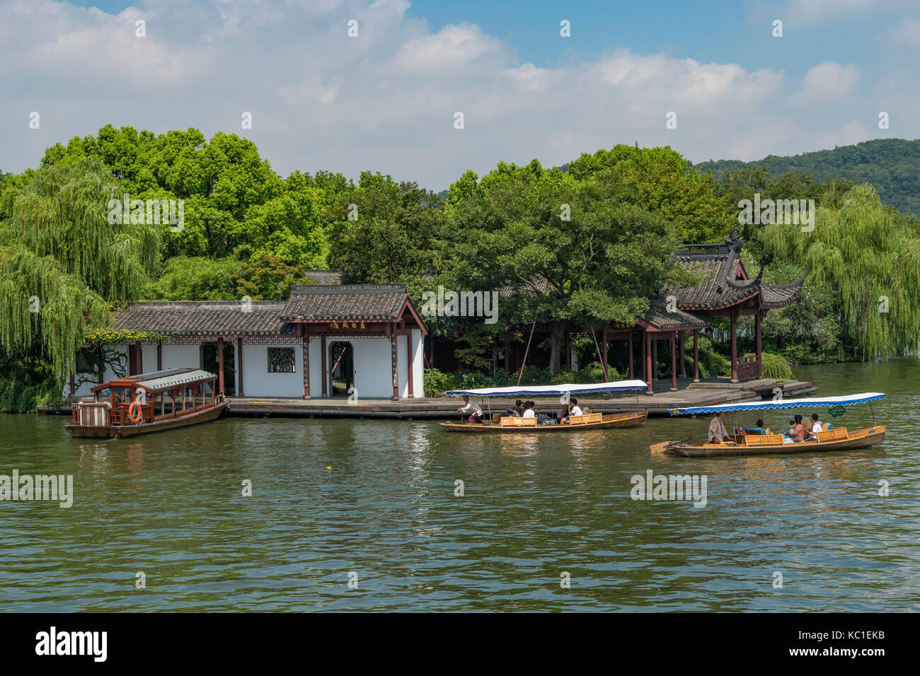 Croisière en sampan sur la jetée du lac de l'ouest, à Hangzhou, Chine Banque D'Images