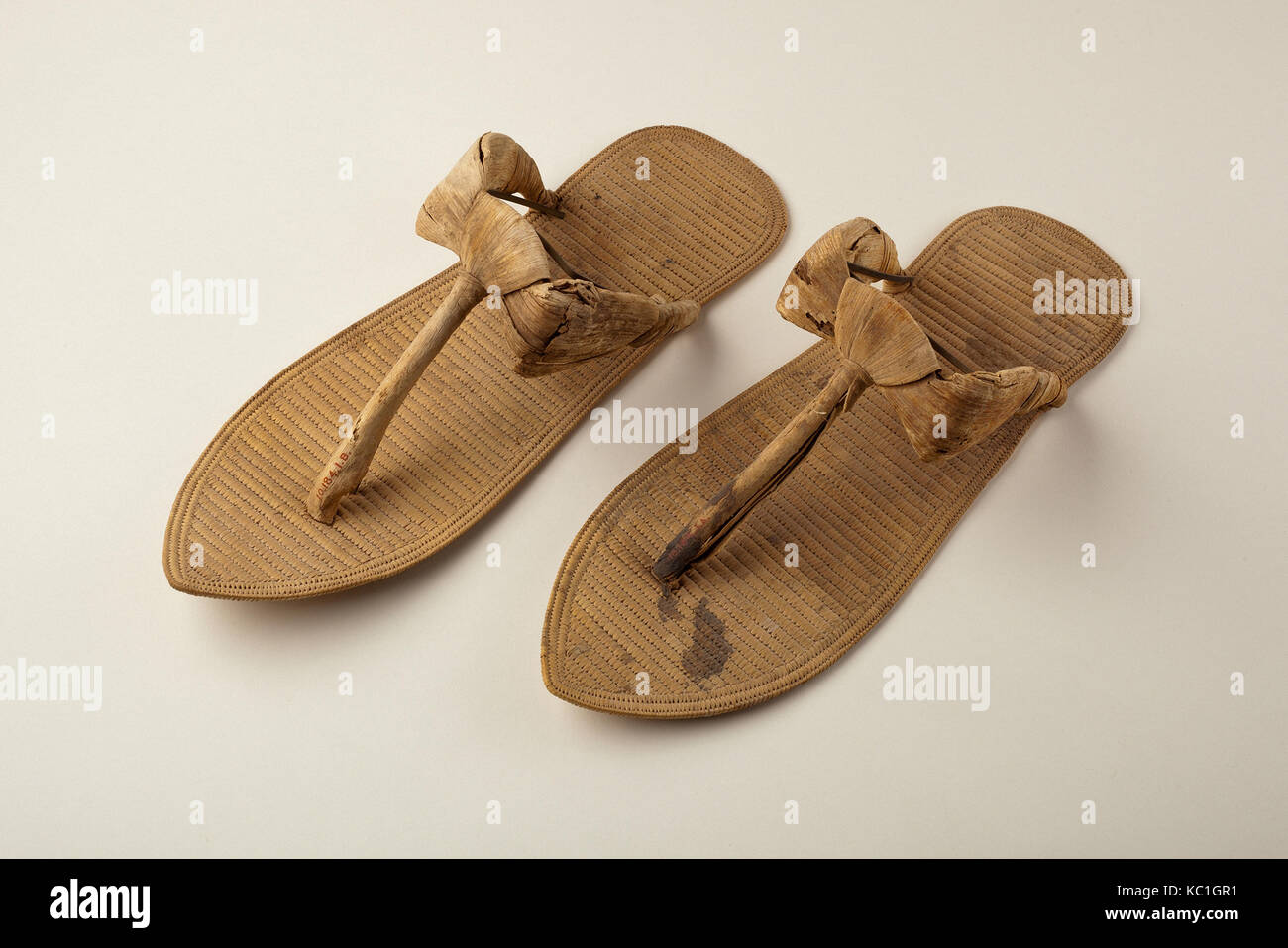 Paire de sandales, nouveau royaume, Dynasty 18, ca. 1390-1352 av. J.-C., de l'Egypte, la Haute Égypte, Thèbes, Vallée des Rois, la Tombe de Yuya Banque D'Images