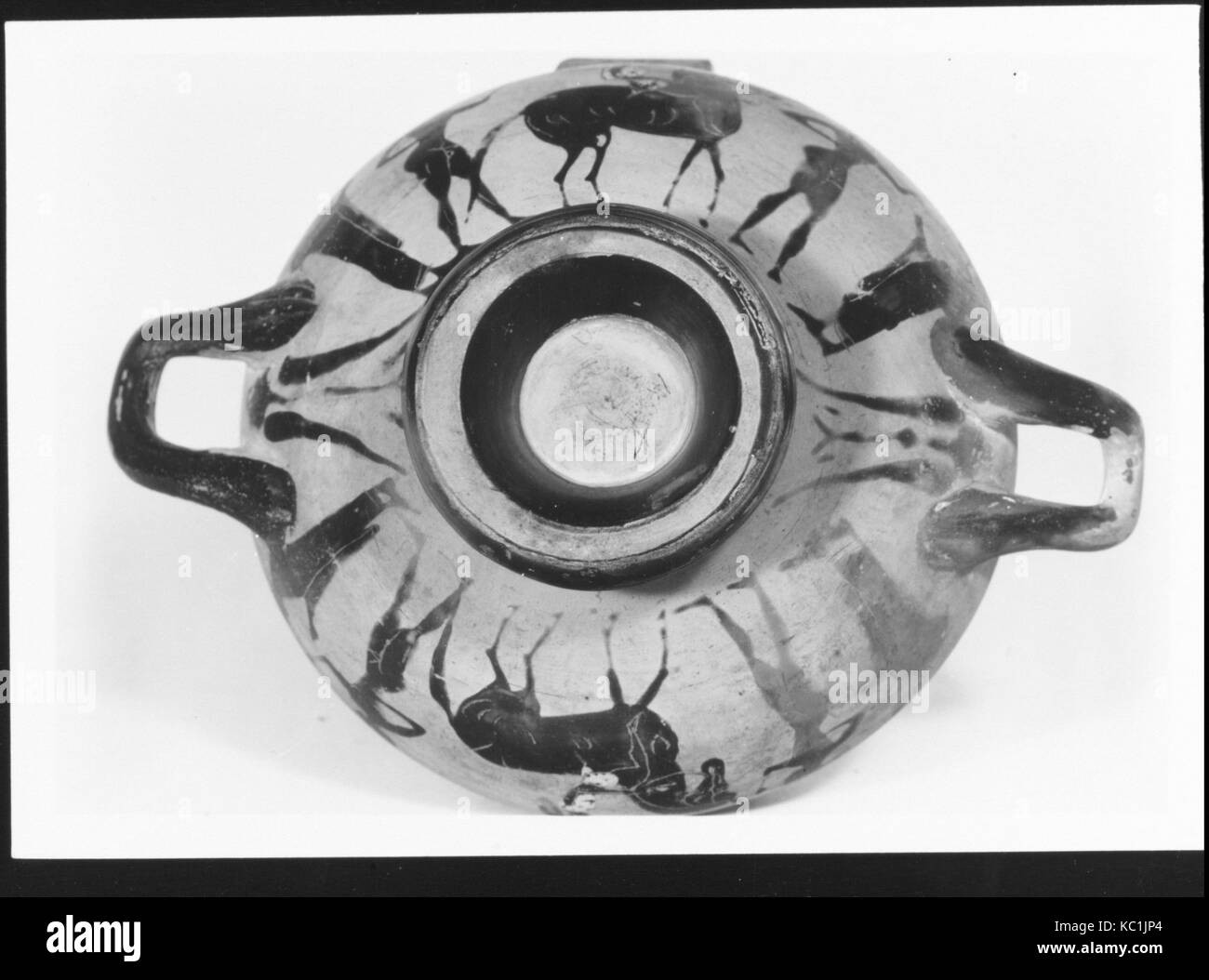 Kylix, archaïque, fin 6ème siècle B.C., Grec, Grenier, Terre cuite ; noir-figure, H. 2. (5,1 cm), des Vases, des cavaliers et homme à pied Banque D'Images