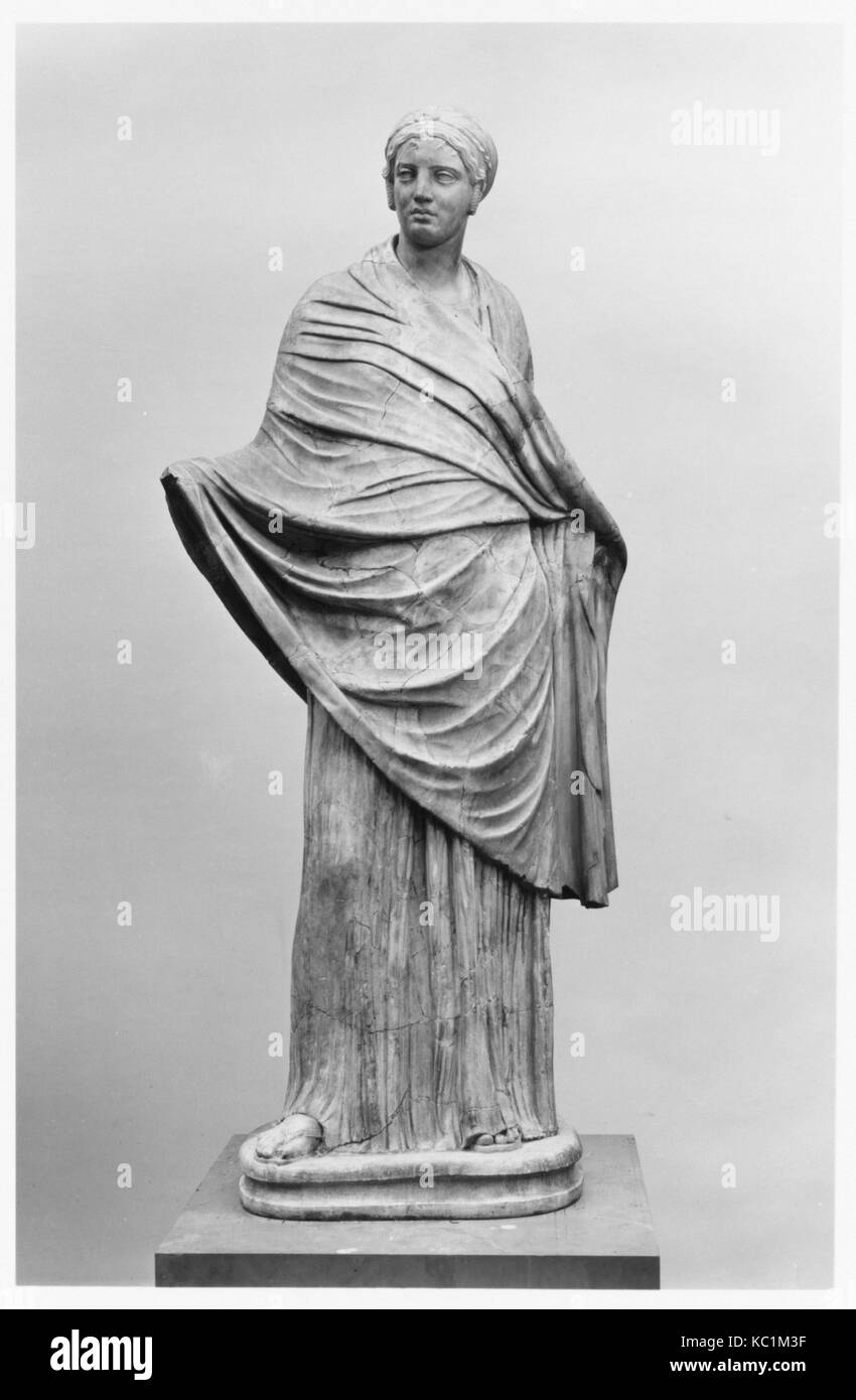 Statue en marbre d'une fille, l'Impériale, 1er ou 2ème siècle après J.-C., Roman, marbre, H. avec 175,3 cm plinthe, la sculpture sur pierre. Banque D'Images