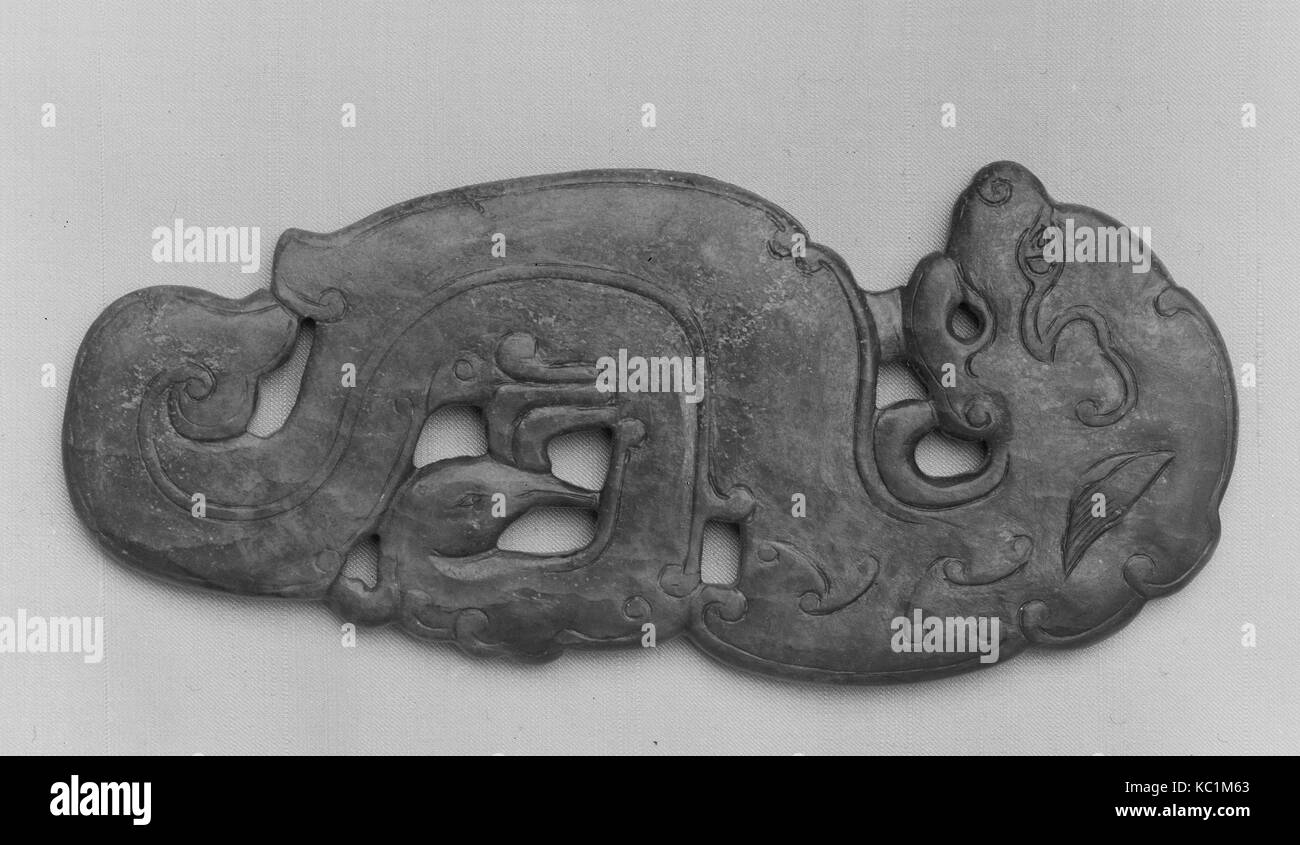 Poignée de ceinture, de la dynastie des Han (206 av. J.-A.D. 220), la Chine, le Jade, H. 2 1/8 in. (5,4 cm) ; W. 4 7/8 in. (12,4 cm) ; D. 3/16 in. (0,5 cm Banque D'Images