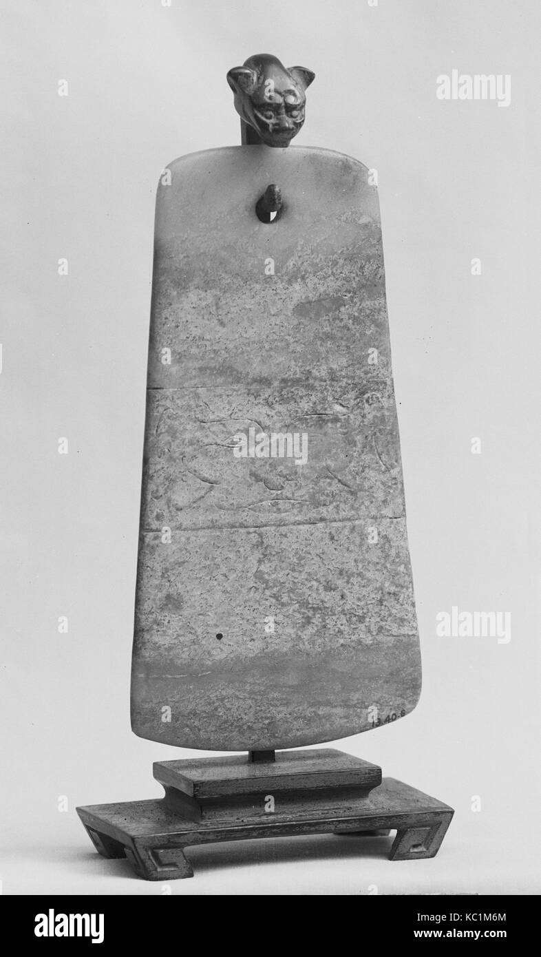 Comprimé de rituel, de la dynastie des Han (206 av. J.-A.D. 220), la Chine, le Jade, H. 6 1/4 in. (15,9 cm) ; W. 3 3/8 in. (8,6 cm), Jade Banque D'Images