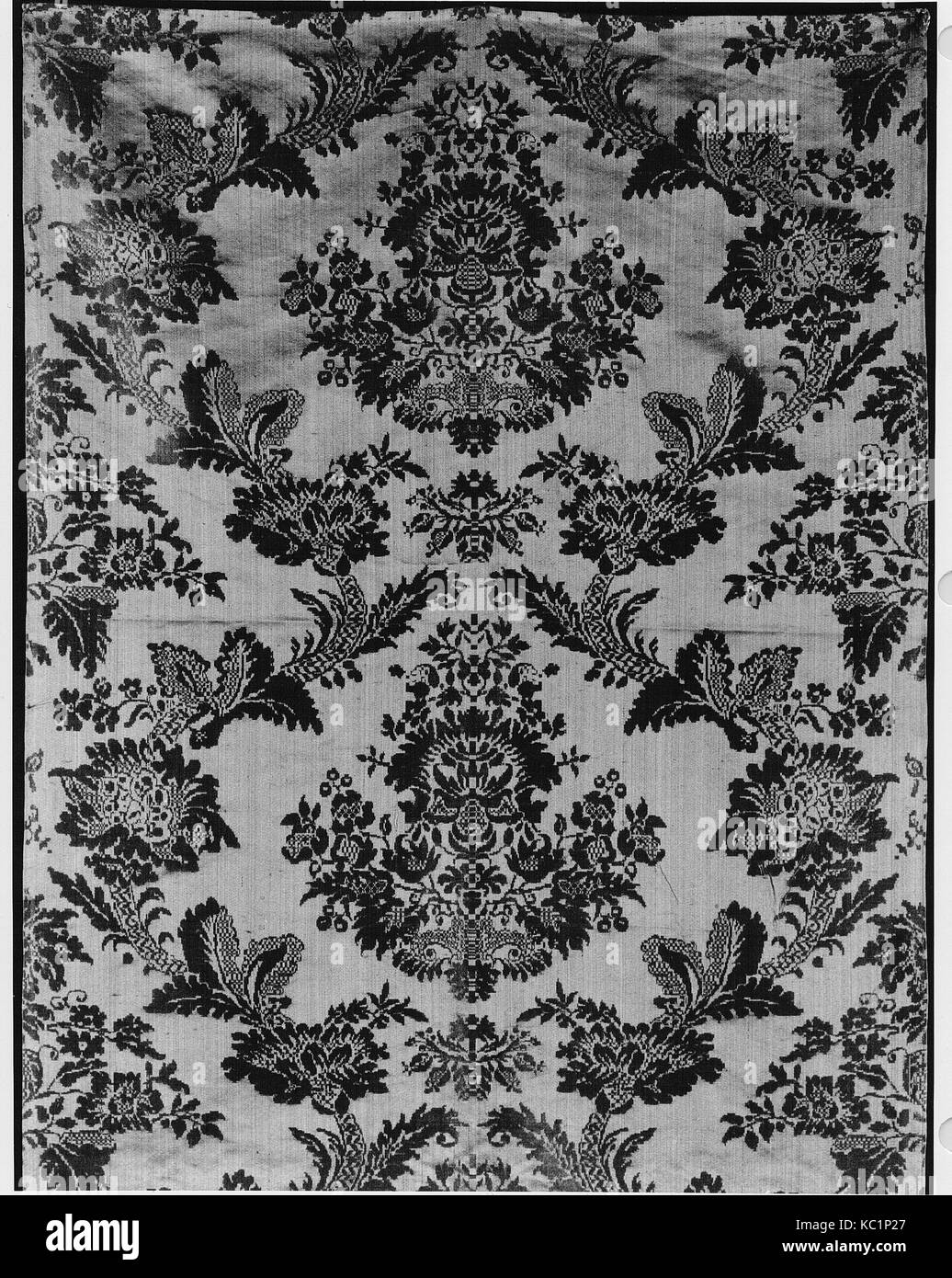 Pièce, 1695-1705, l'italien, soie, L. 114 W. x 22 pouces (largeur de métier) (289,6 x 55,9 cm), Textiles-Woven Banque D'Images