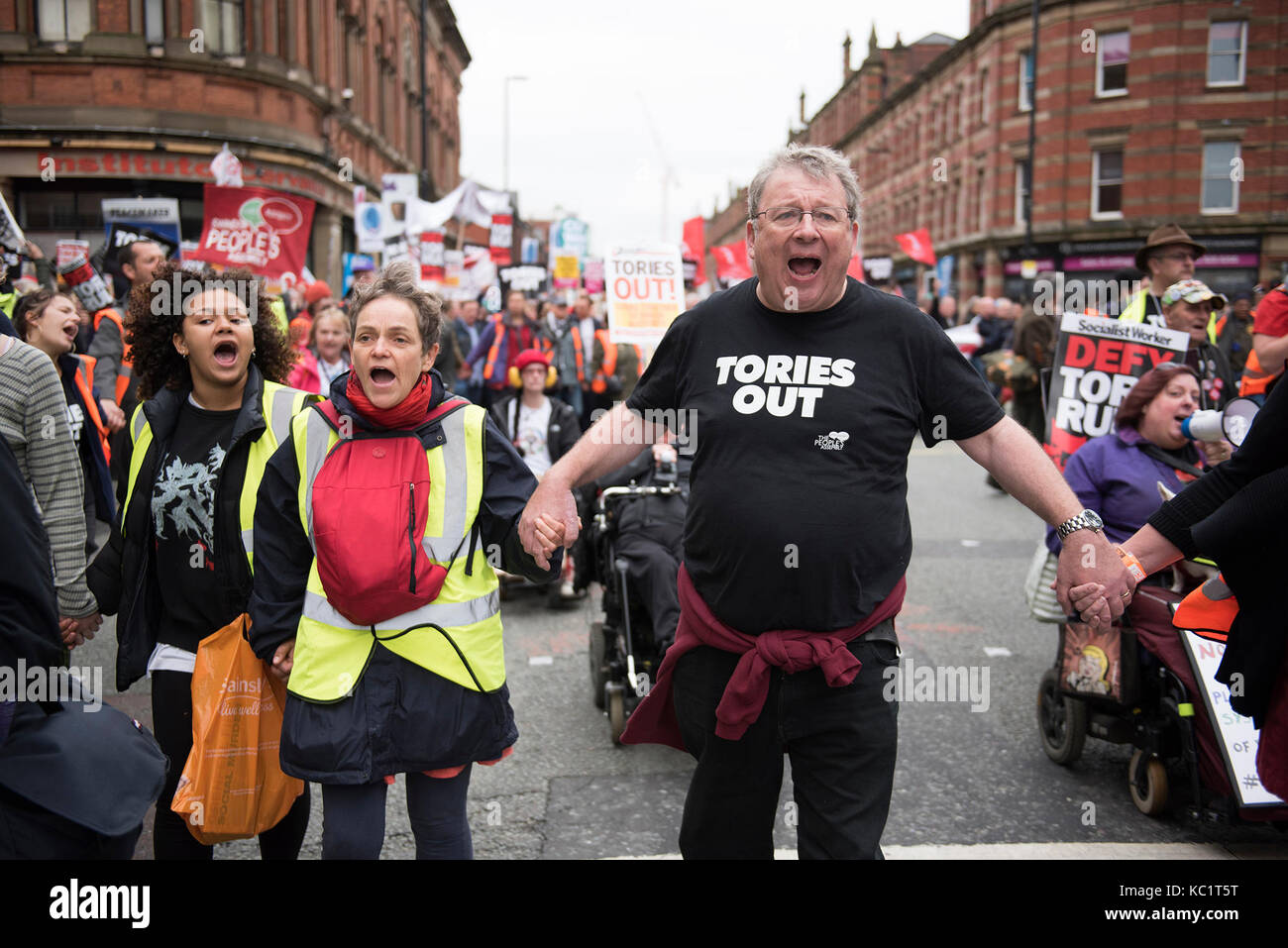 Manchester, UK. 1er octobre 2017. L'Assemblée du peuple contre l'austérité tenir une longue semaine nationale et une démonstration à la conférence du parti conservateur à compter du dimanche 01 octobre dans le centre-ville de Manchester 01/10/2017 © Gary Mather/Alamy Live News Banque D'Images