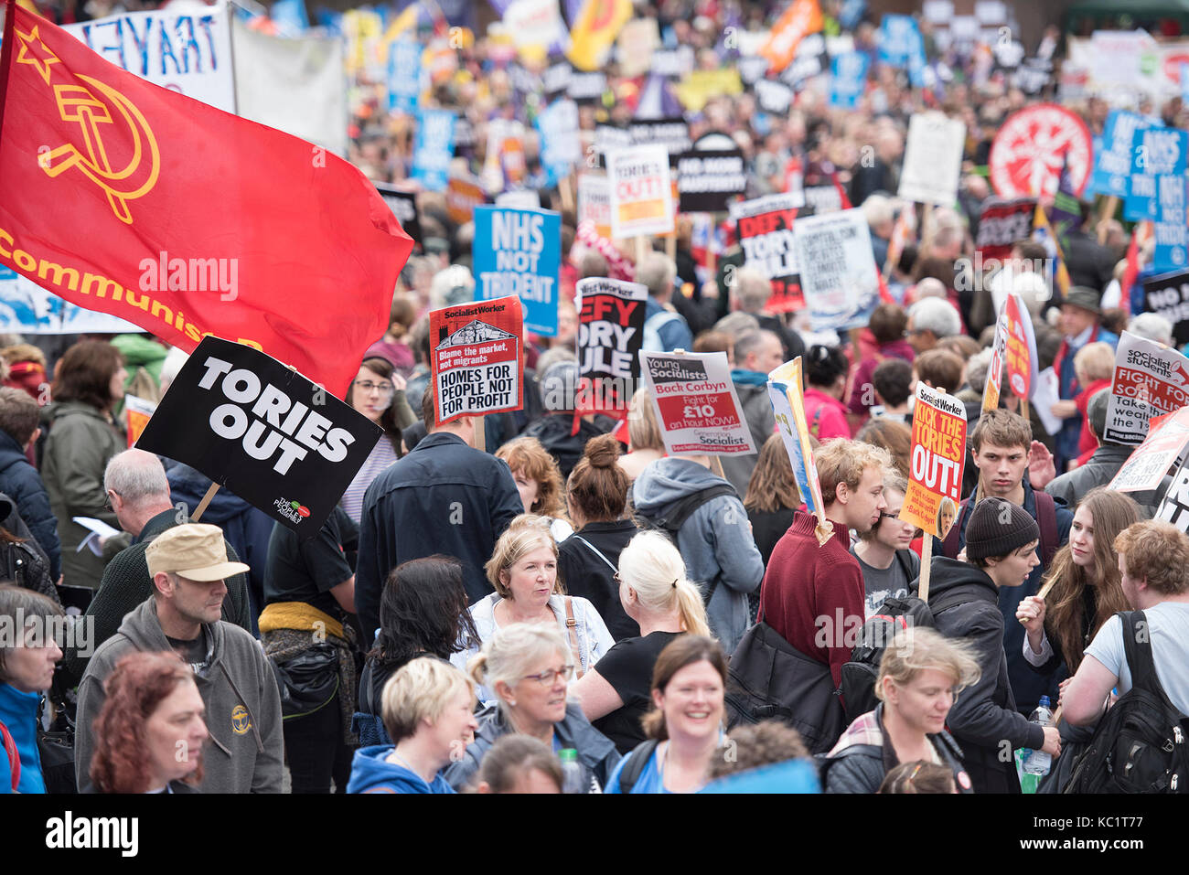 Manchester, UK. 1er octobre 2017. L'Assemblée du peuple contre l'austérité tenir une longue semaine nationale et une démonstration à la conférence du parti conservateur à compter du dimanche 01 octobre dans le centre-ville de Manchester 01/10/2017 © Gary Mather/Alamy Live News Banque D'Images