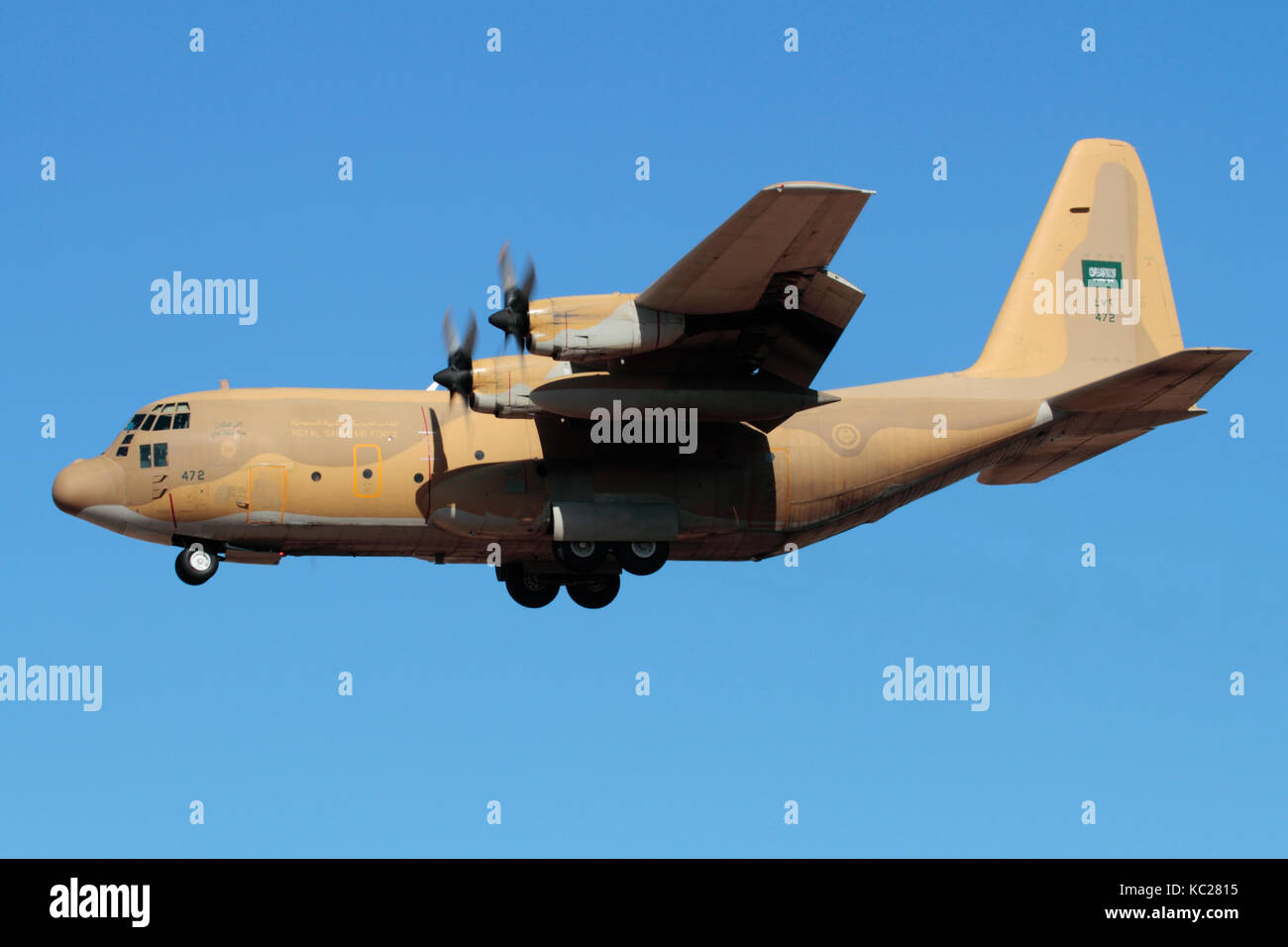 Transport aérien militaire. Royal Saudi Air Force Lockheed C-130 H Hercules turbopropulseurs cargo en approche Banque D'Images