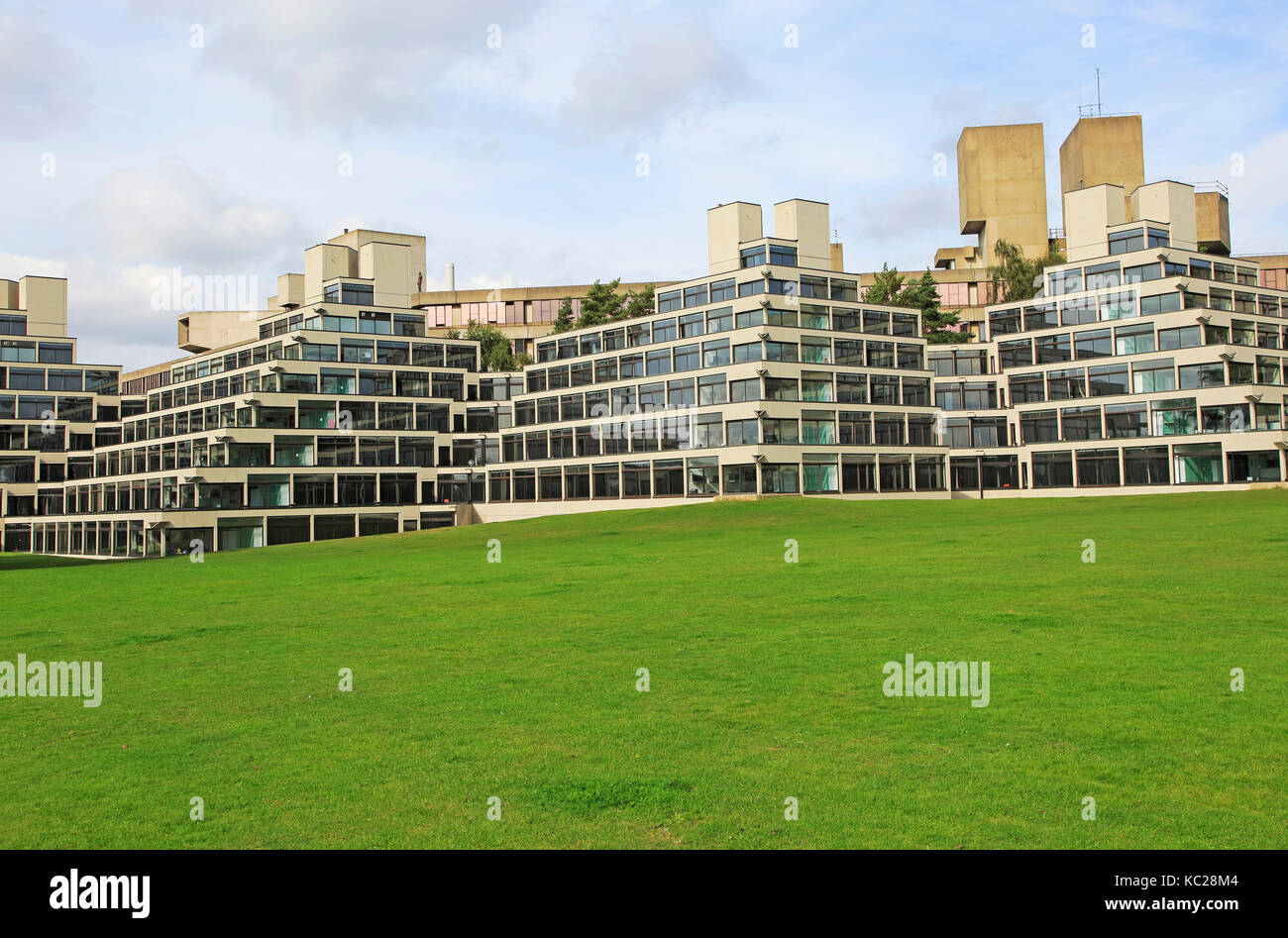 Logement des étudiants des bâtiments connus comme Ziggurats, campus de l'Université d'East Anglia, Norwich, Norfolk, England, UK Banque D'Images