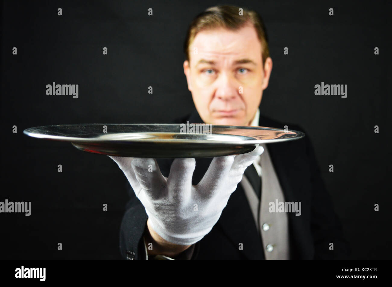 Butler avec bac Banque D'Images