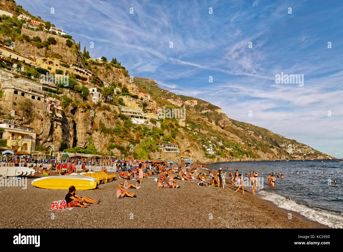 Plage de Positano sur la côte amalfitaine, au sud de l'Italie. Banque D'Images