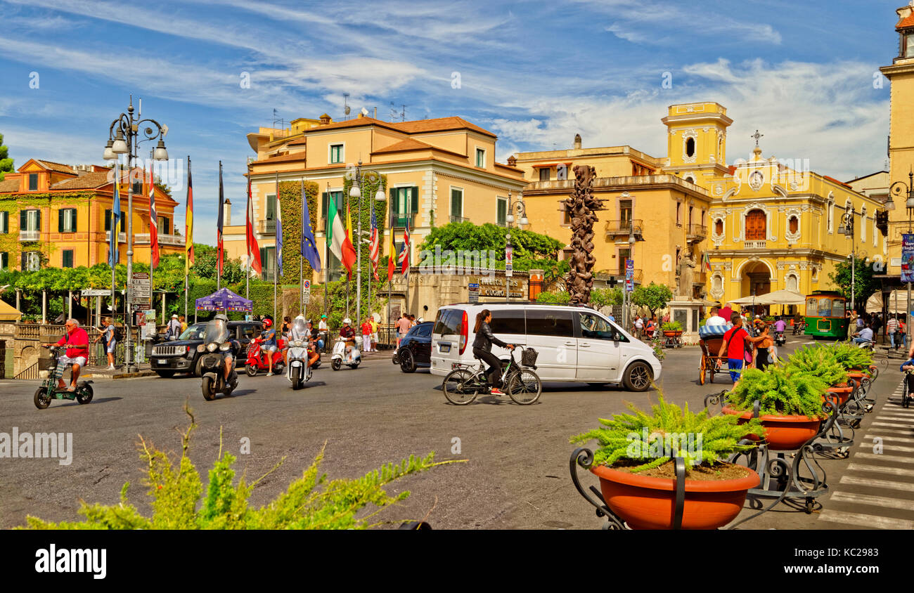 Piazza Tasso, la place principale de Sorrento, près de Naples, Italie. Banque D'Images