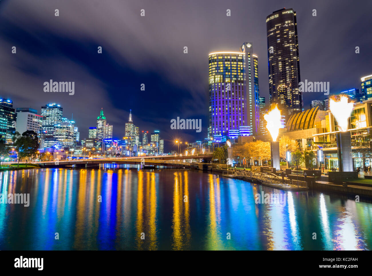 Fire Sculpture à la rivière Yarra, Southbank Melbourne Crown Banque D'Images