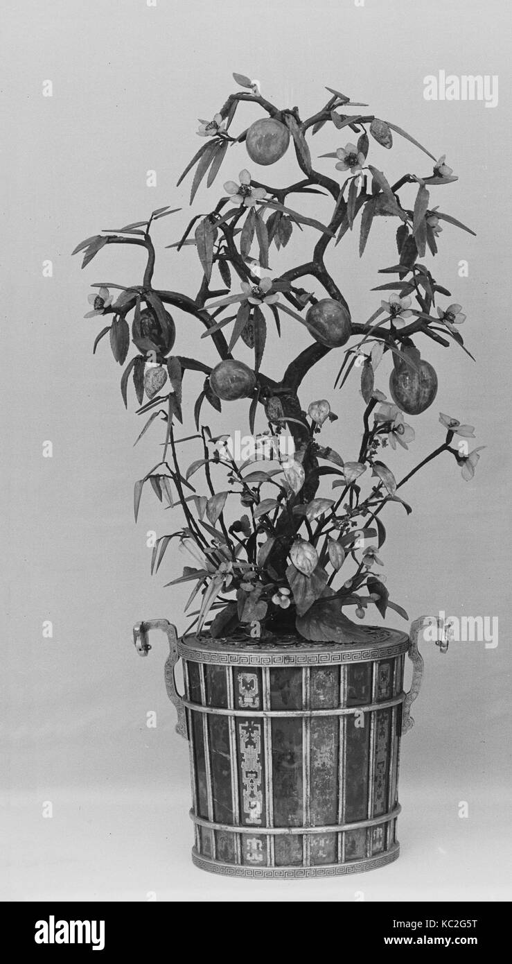 Pot avec plante à fleurs, de la dynastie Qing (1644-1911), période Jiaqing (1796-1820), la Chine, la néphrite, blanc et divers autres couleurs Banque D'Images