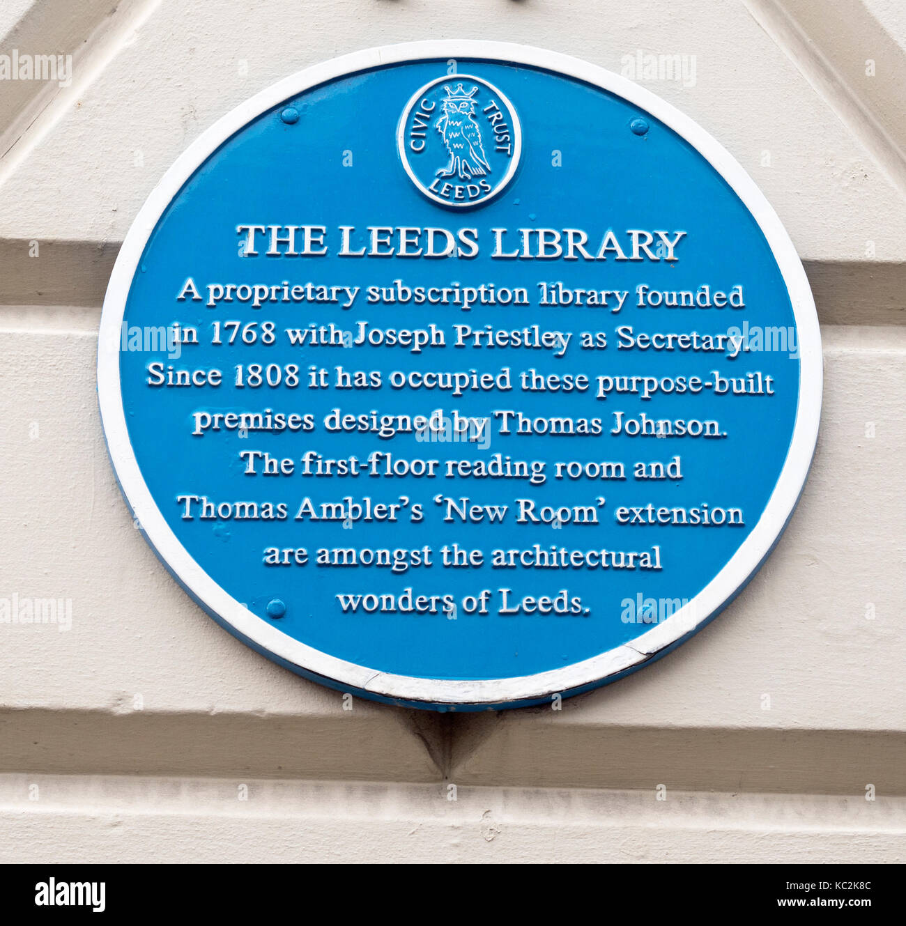 Blue plaque commémorative sur le site de la bibliothèque de Leeds, 18 Commercial Street, Leeds, Yorkshire, Angleterre, Royaume-Uni Banque D'Images